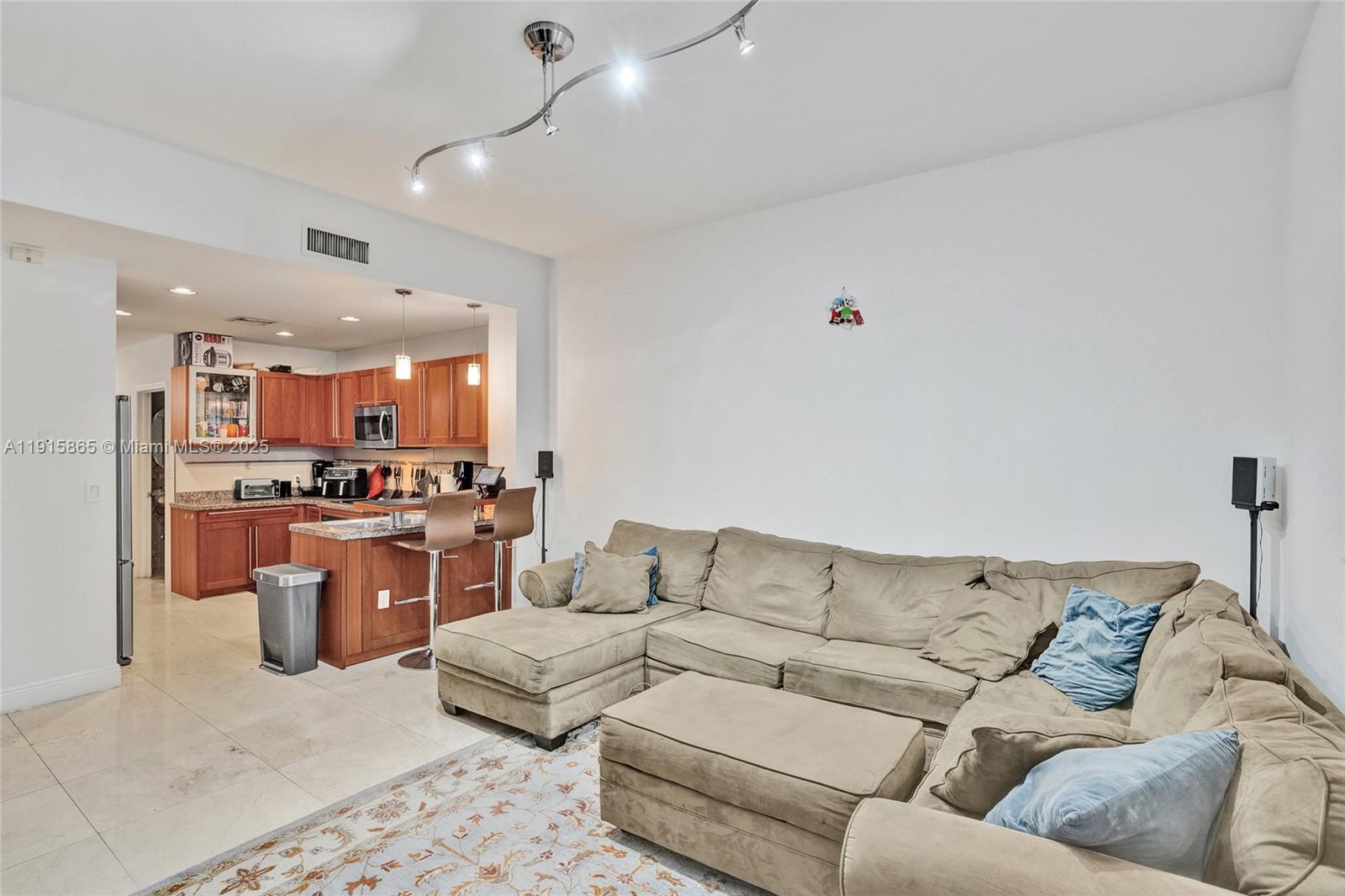 Photo of 18450 30th Pl  (18450), Aventura, Florida, 33160 - 