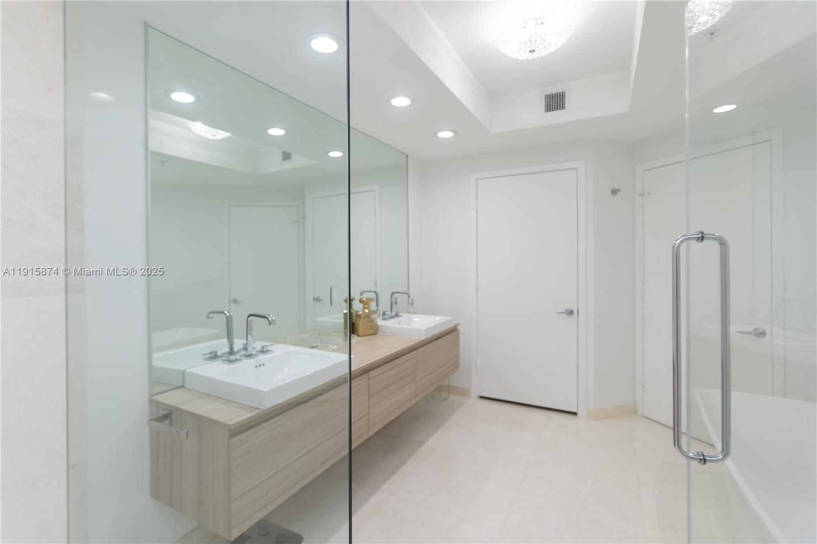 Photo of 17111 Biscayne Blvd #505, North Miami Beach, Florida, 33160 -