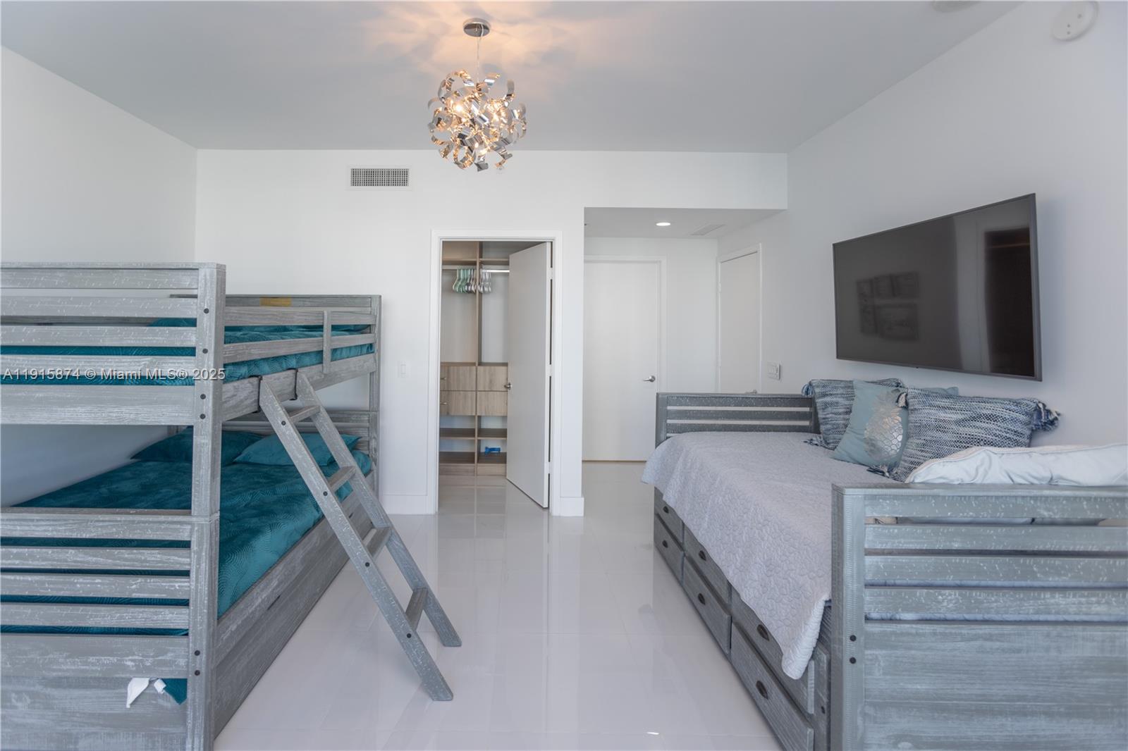 Photo of 17111 Biscayne Blvd #505, North Miami Beach, Florida, 33160 -