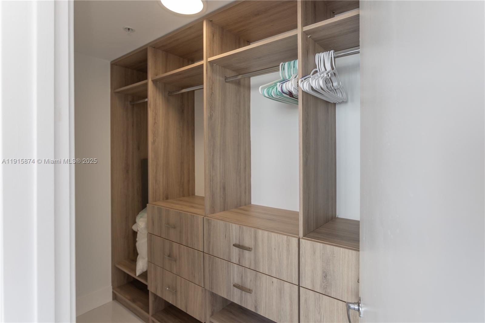 Photo of 17111 Biscayne Blvd #505, North Miami Beach, Florida, 33160 -