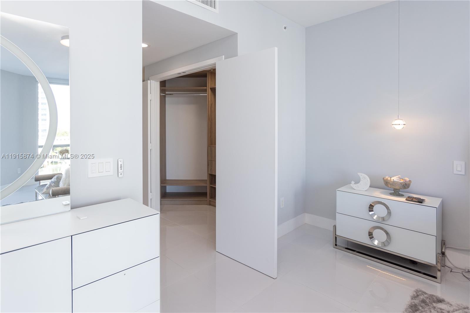 Photo of 17111 Biscayne Blvd #505, North Miami Beach, Florida, 33160 -