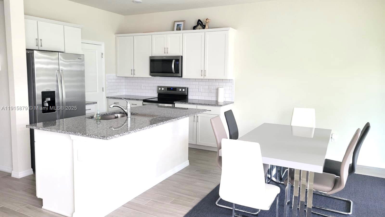 4164 3 / 3 1776 sq. ft. $ 2025-11-18 0 Photo