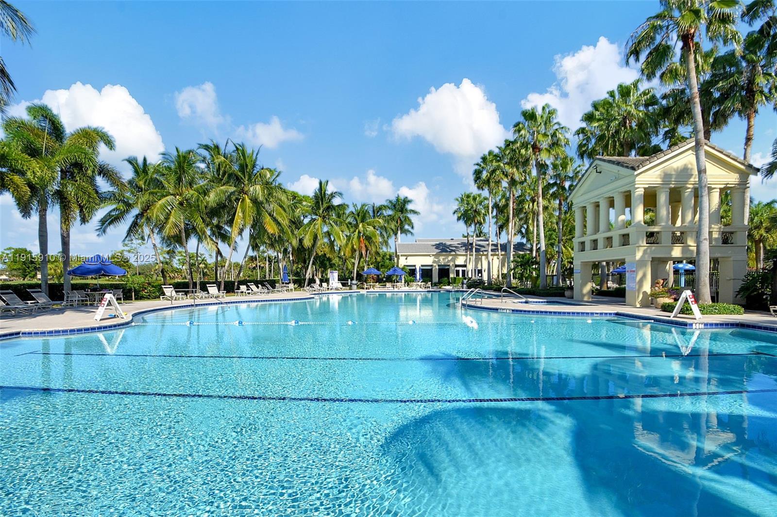 1579 5 / 3 2693 кв.футов $ 2025-11-18 0 Фото