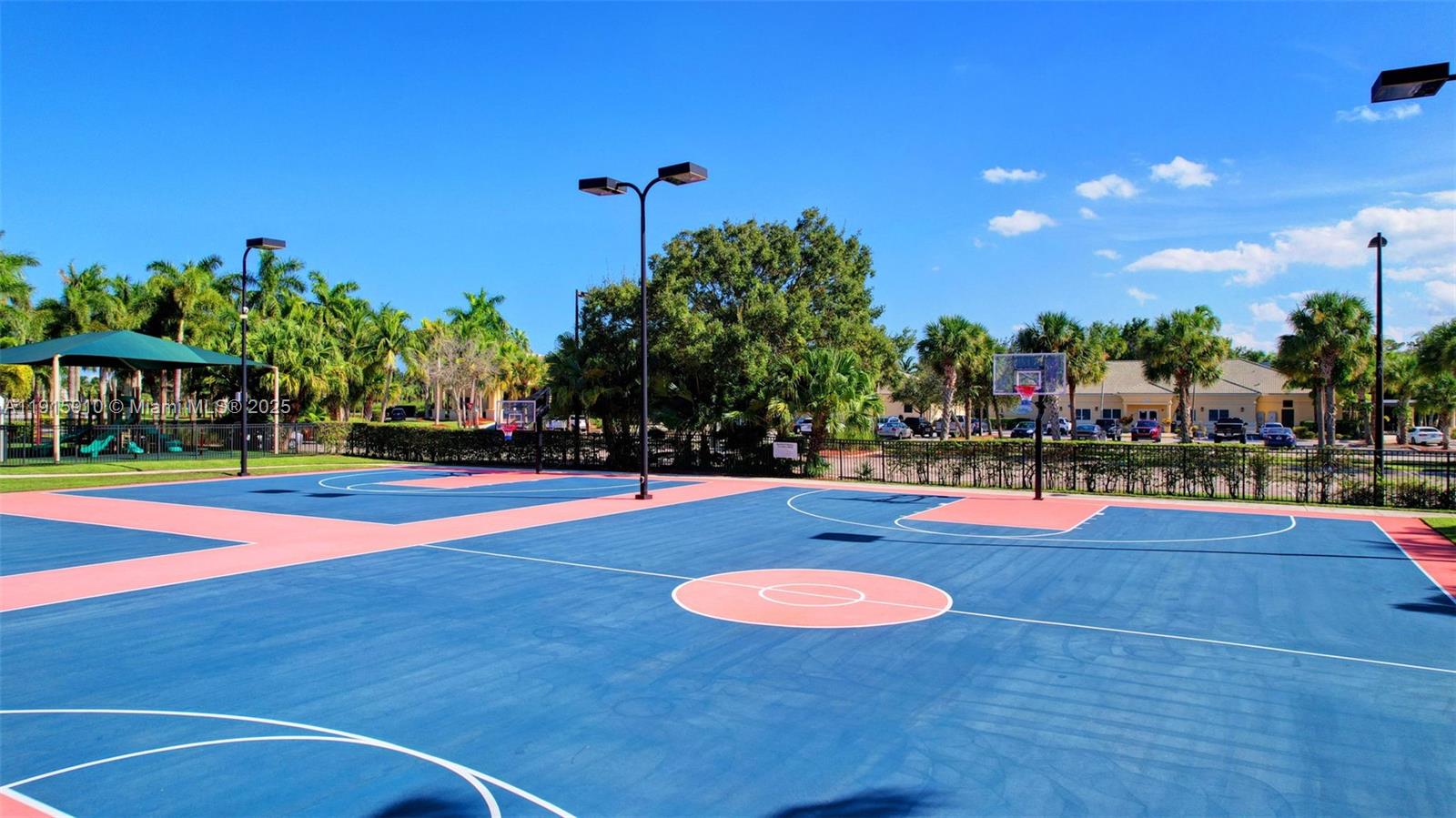 1579 5 / 3 2693 кв.футов $ 2025-11-18 0 Фото