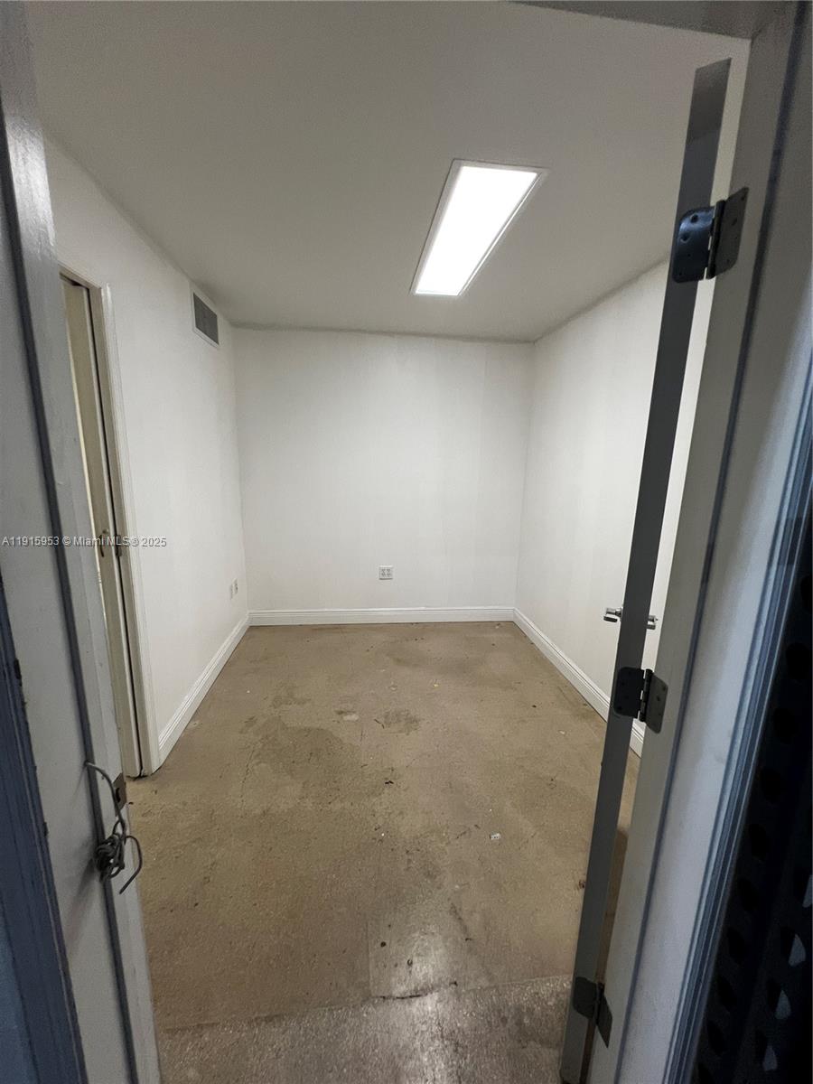   /   sq. ft. $ 2025-11-18 0 Photo