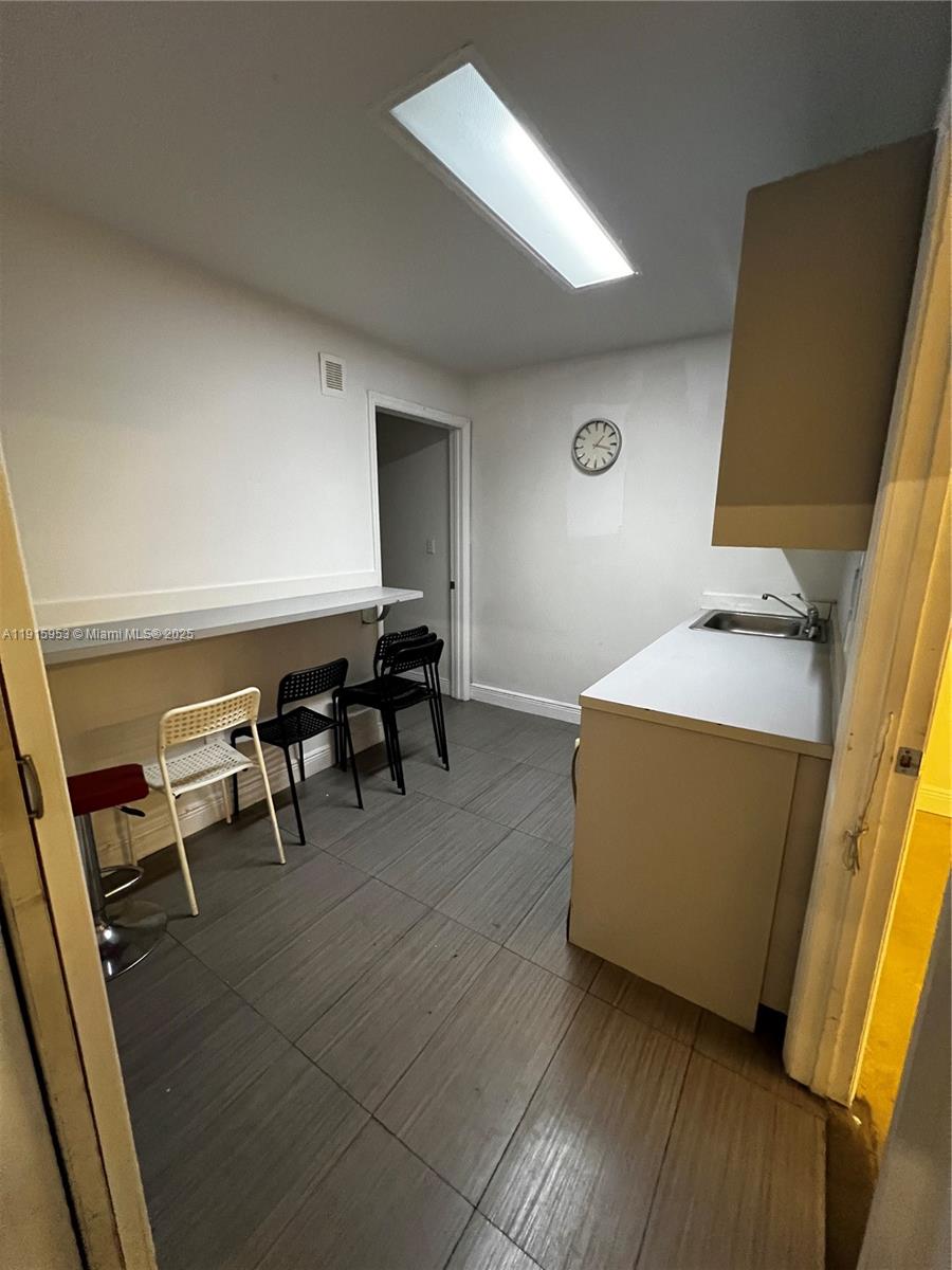   /   sq. ft. $ 2025-11-18 0 Photo