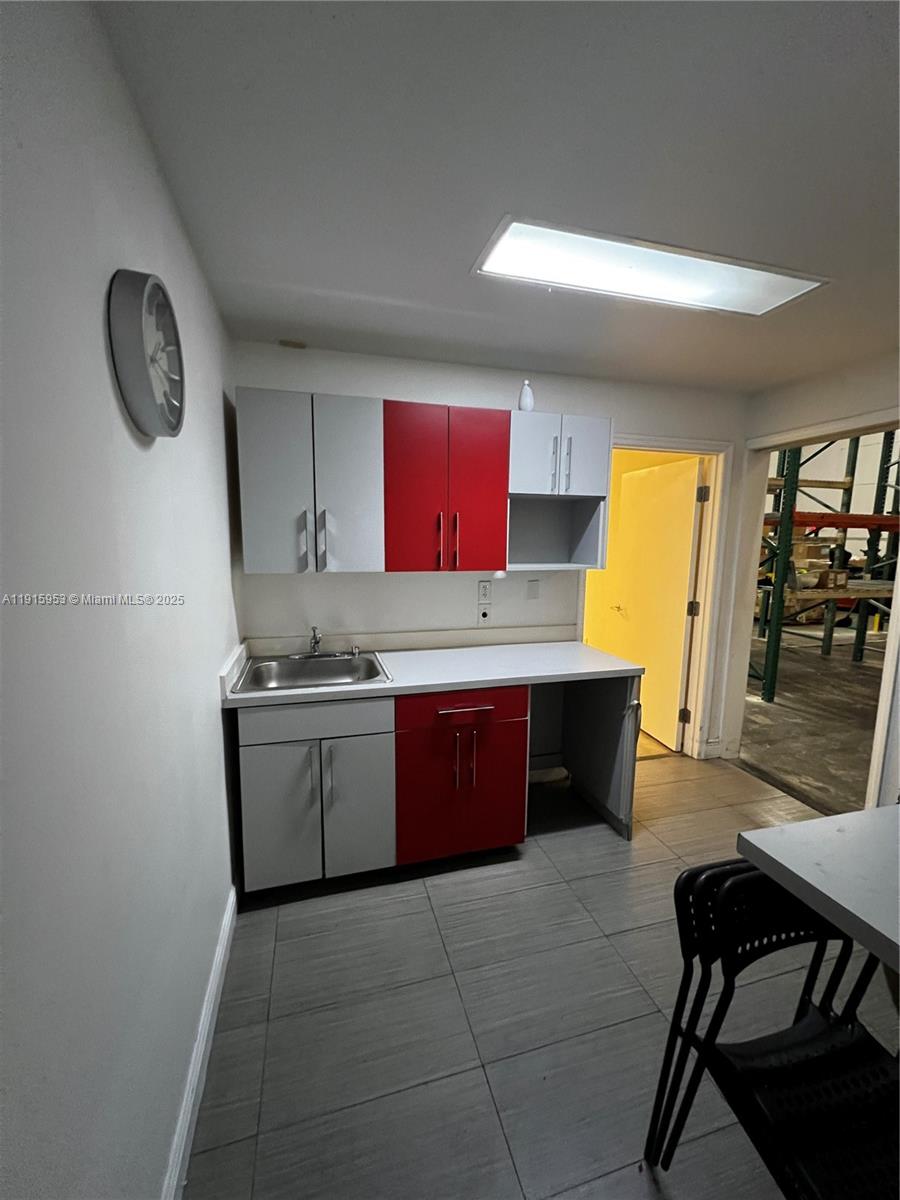   /   sq. ft. $ 2025-11-18 0 Photo