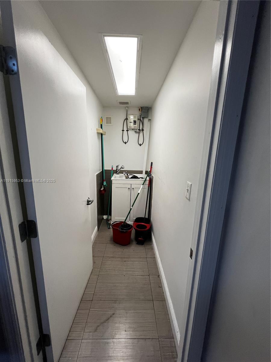   /   sq. ft. $ 2025-11-18 0 Photo