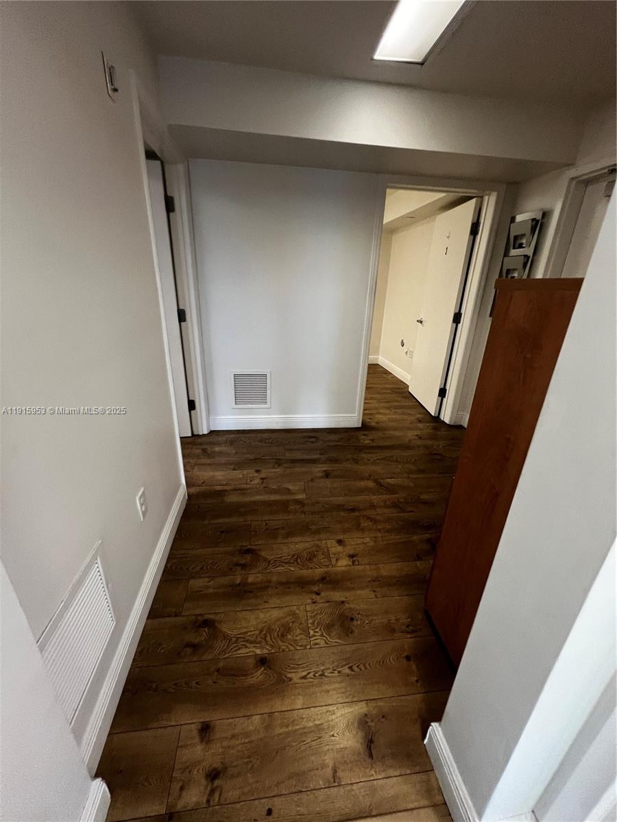   /   sq. ft. $ 2025-11-18 0 Photo