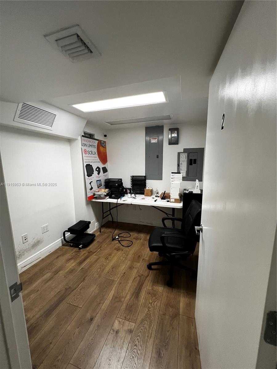   /   sq. ft. $ 2025-11-18 0 Photo