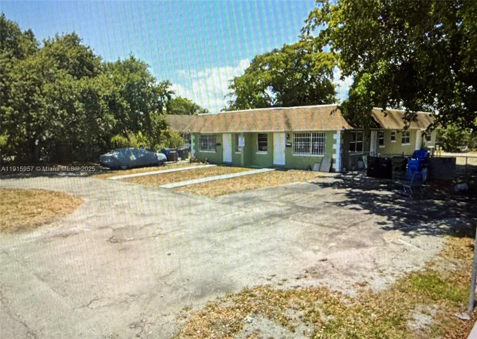 See details / 2554 sq. ft. $ 2025-11-18 0 Photo