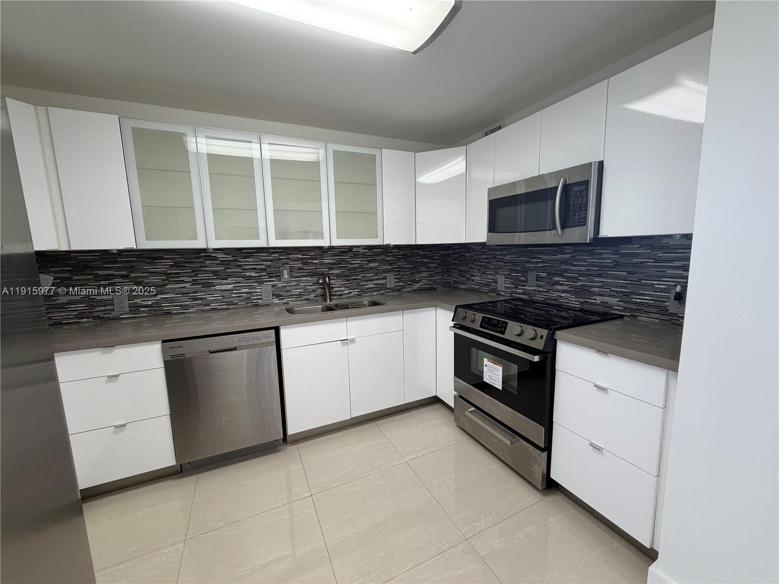 2108 2 / 2 1357 кв.футов $ 2025-11-18 0 Фото