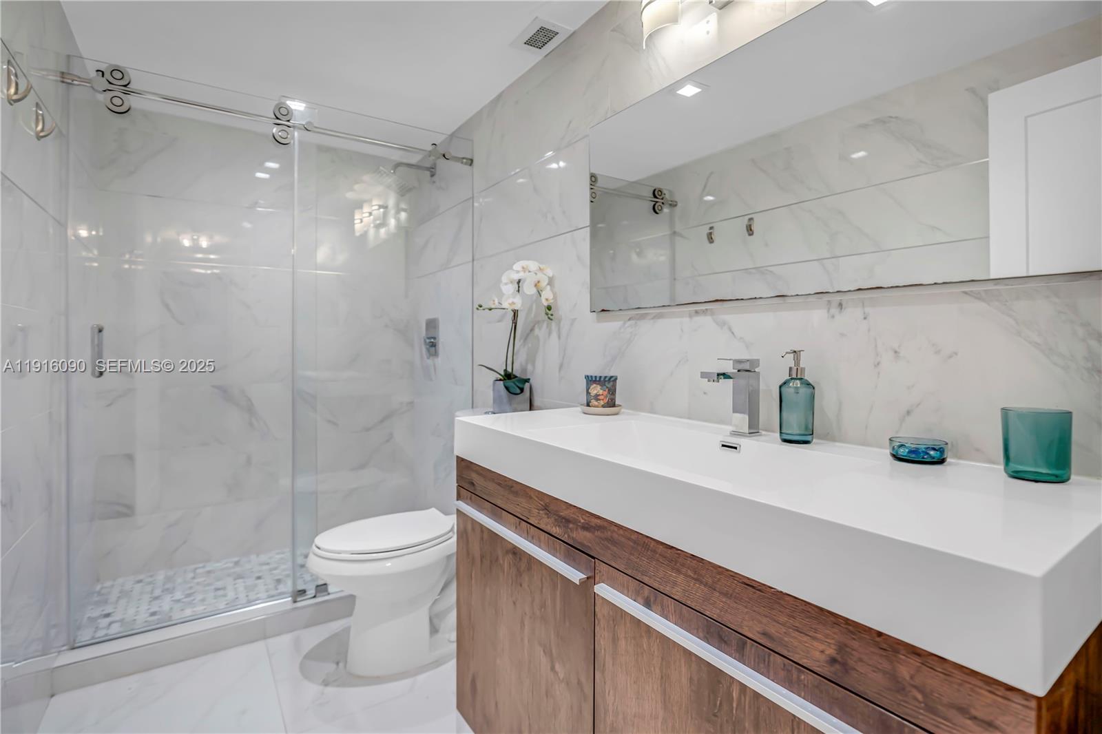 231 2 / 2 1350 sq. ft. $ 2025-11-18 0 Photo