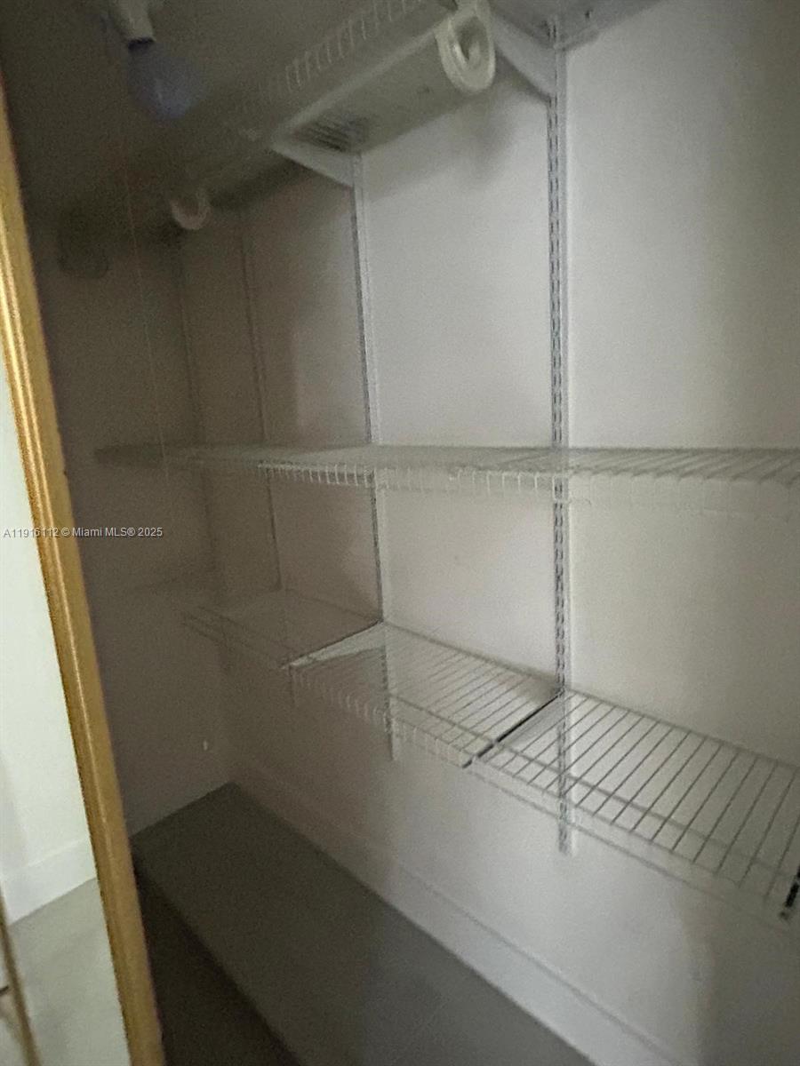 426-4 2 / 2 1317 sq. ft. $ 2025-11-18 0 Photo