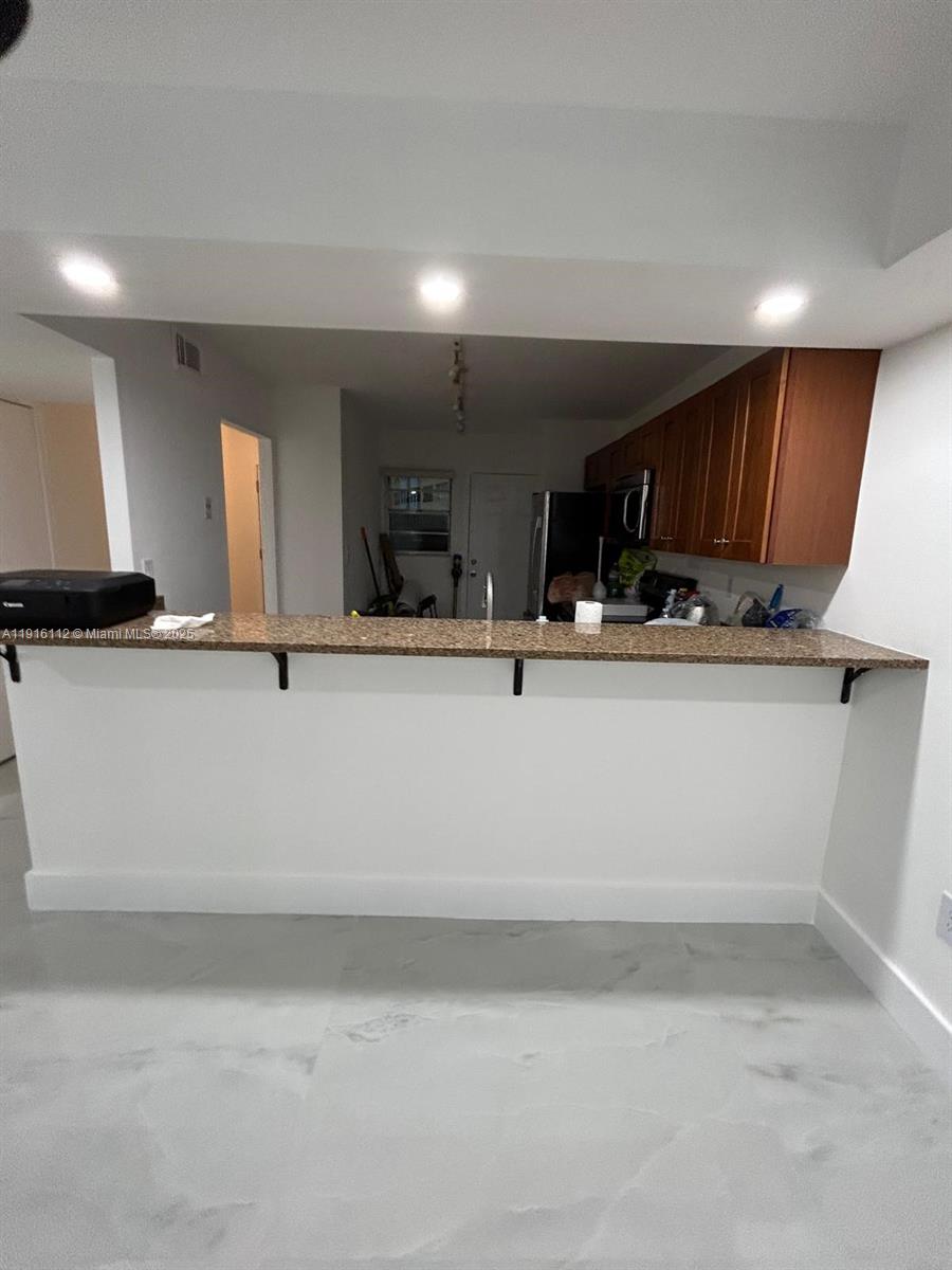 426-4 2 / 2 1317 sq. ft. $ 2025-11-18 0 Photo