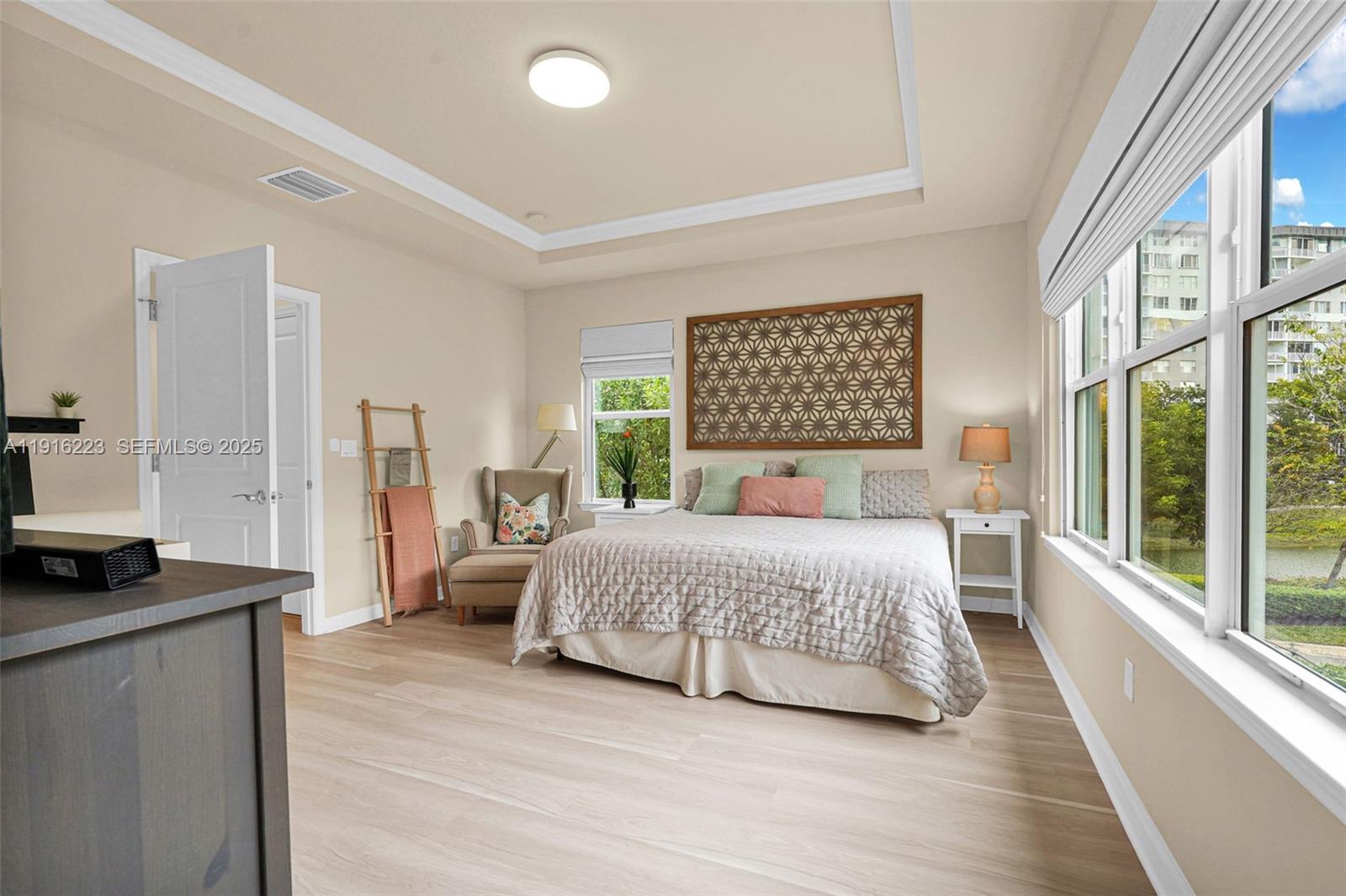 Ver detalles 3936 3 / 3 1769 sq. ft. $ 2025-11-18 0 foto