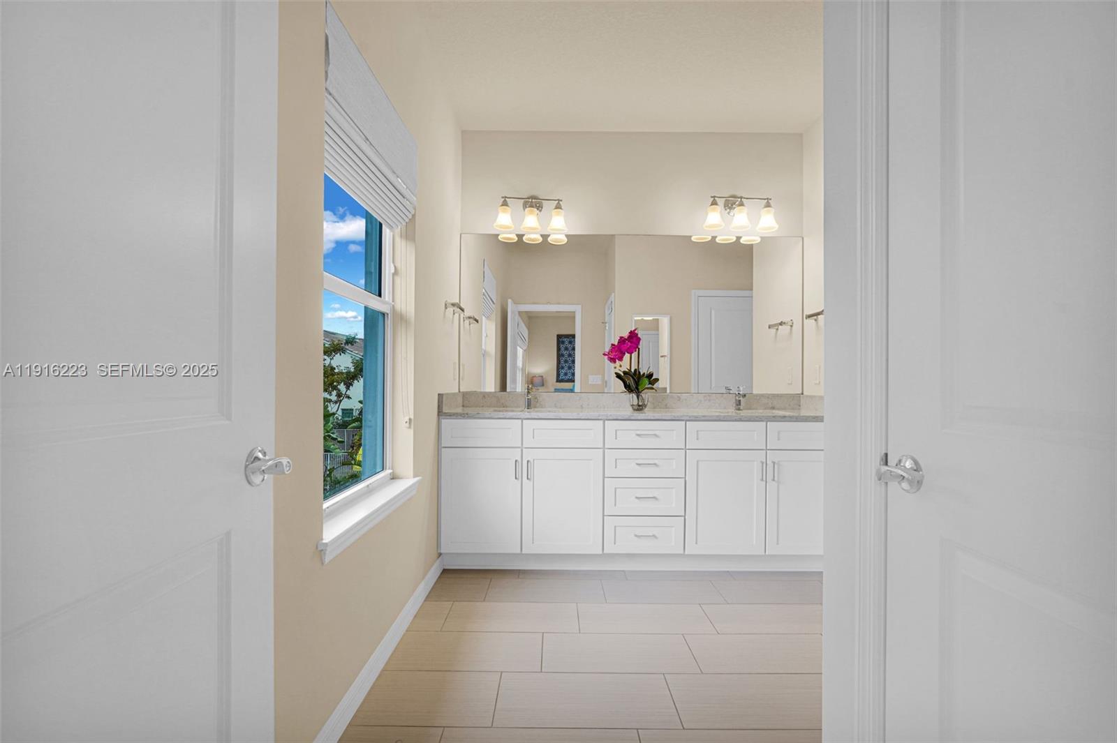 Ver detalles 3936 3 / 3 1769 sq. ft. $ 2025-11-18 0 foto