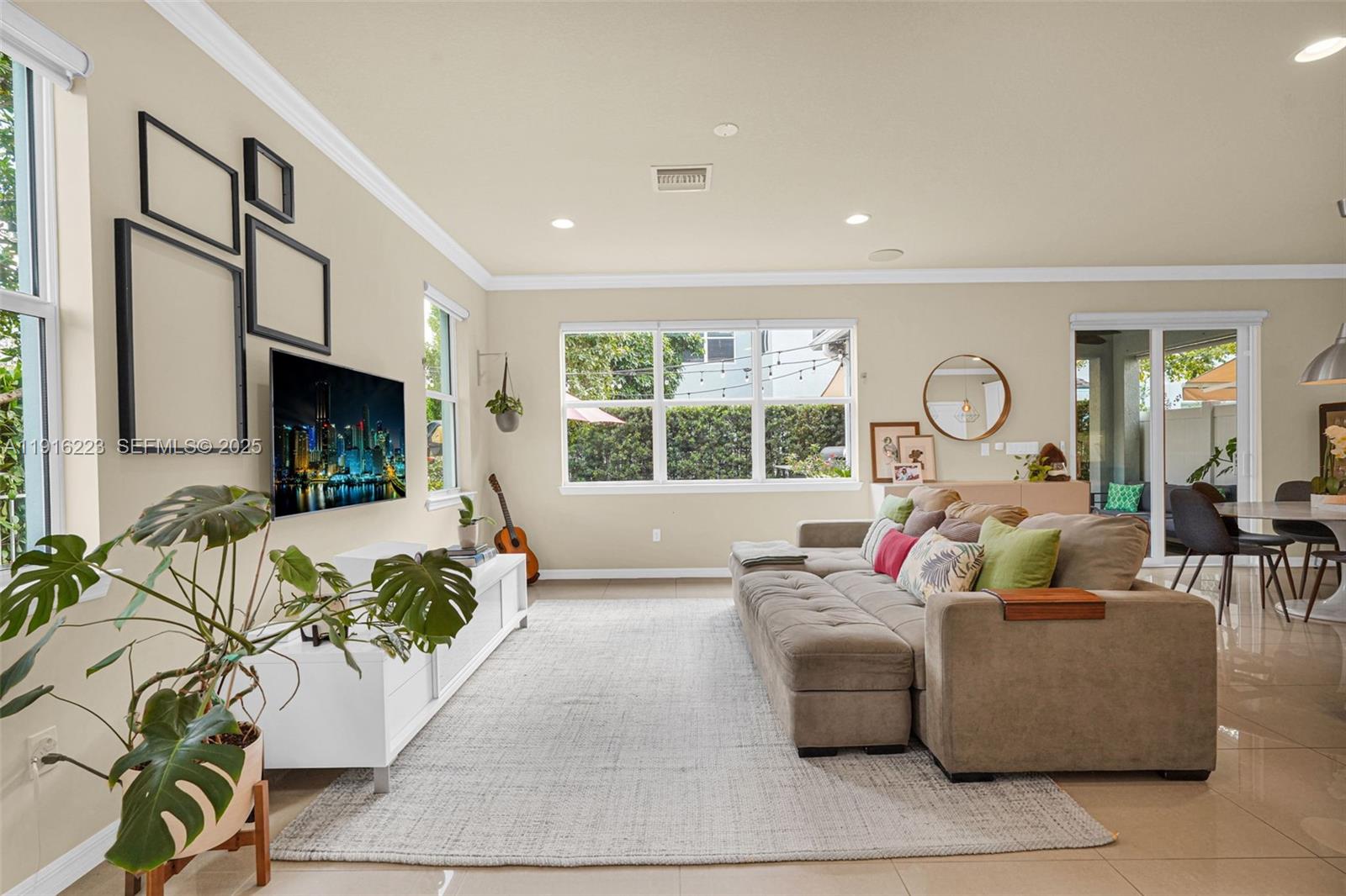 Ver detalles 3936 3 / 3 1769 sq. ft. $ 2025-11-18 0 foto