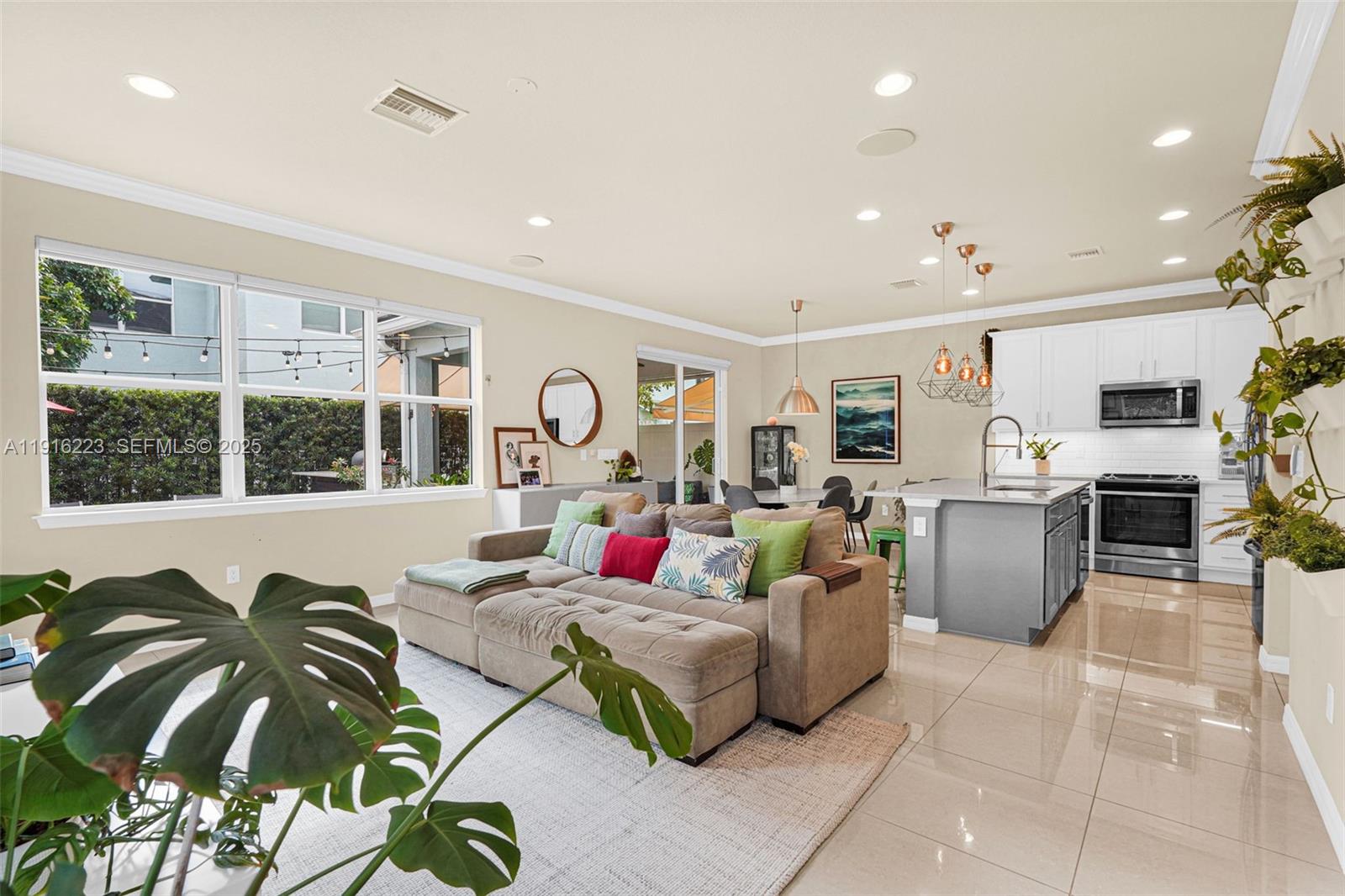 Ver detalles 3936 3 / 3 1769 sq. ft. $ 2025-11-18 0 foto