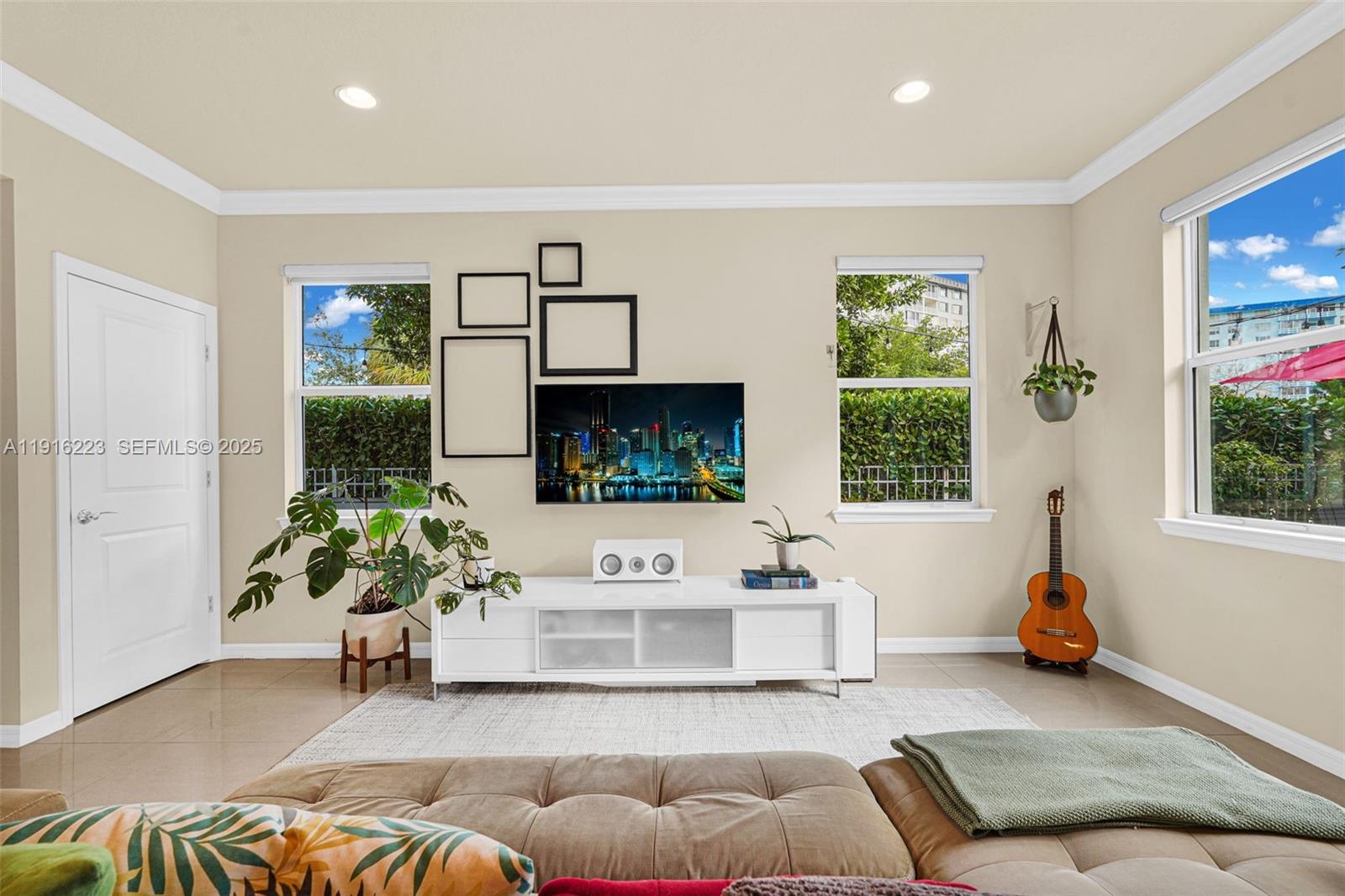 Ver detalles 3936 3 / 3 1769 sq. ft. $ 2025-11-18 0 foto