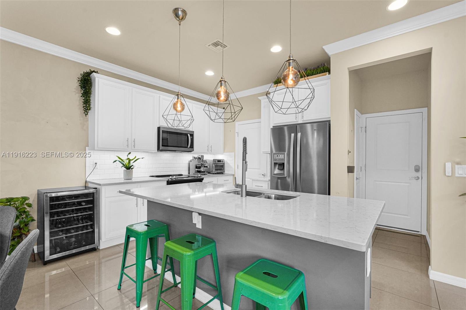 Ver detalles 3936 3 / 3 1769 sq. ft. $ 2025-11-18 0 foto