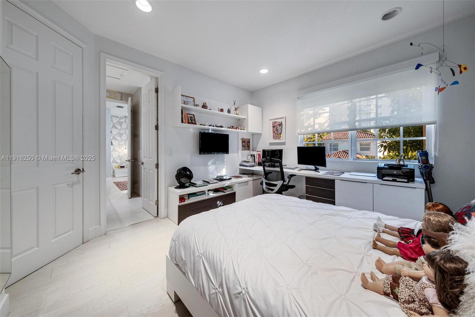 Photo of 3965 194th Ln (3965), Sunny Isles Beach, Florida, 33160 -