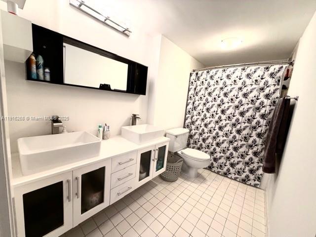 Photo of 600 Three Islands Blvd  #1514, Hallandale Beach, Florida, 33009 - Full Bathroom