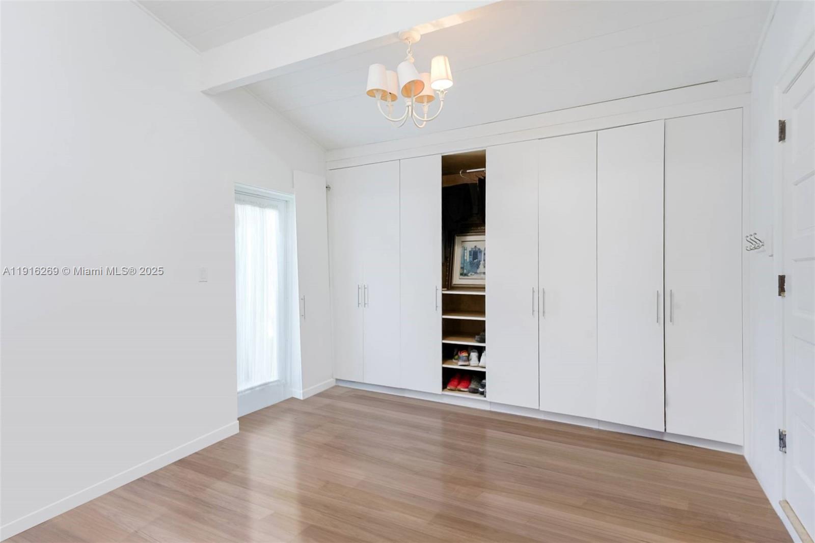   /   sq. ft. $ 2025-11-18 0 Photo