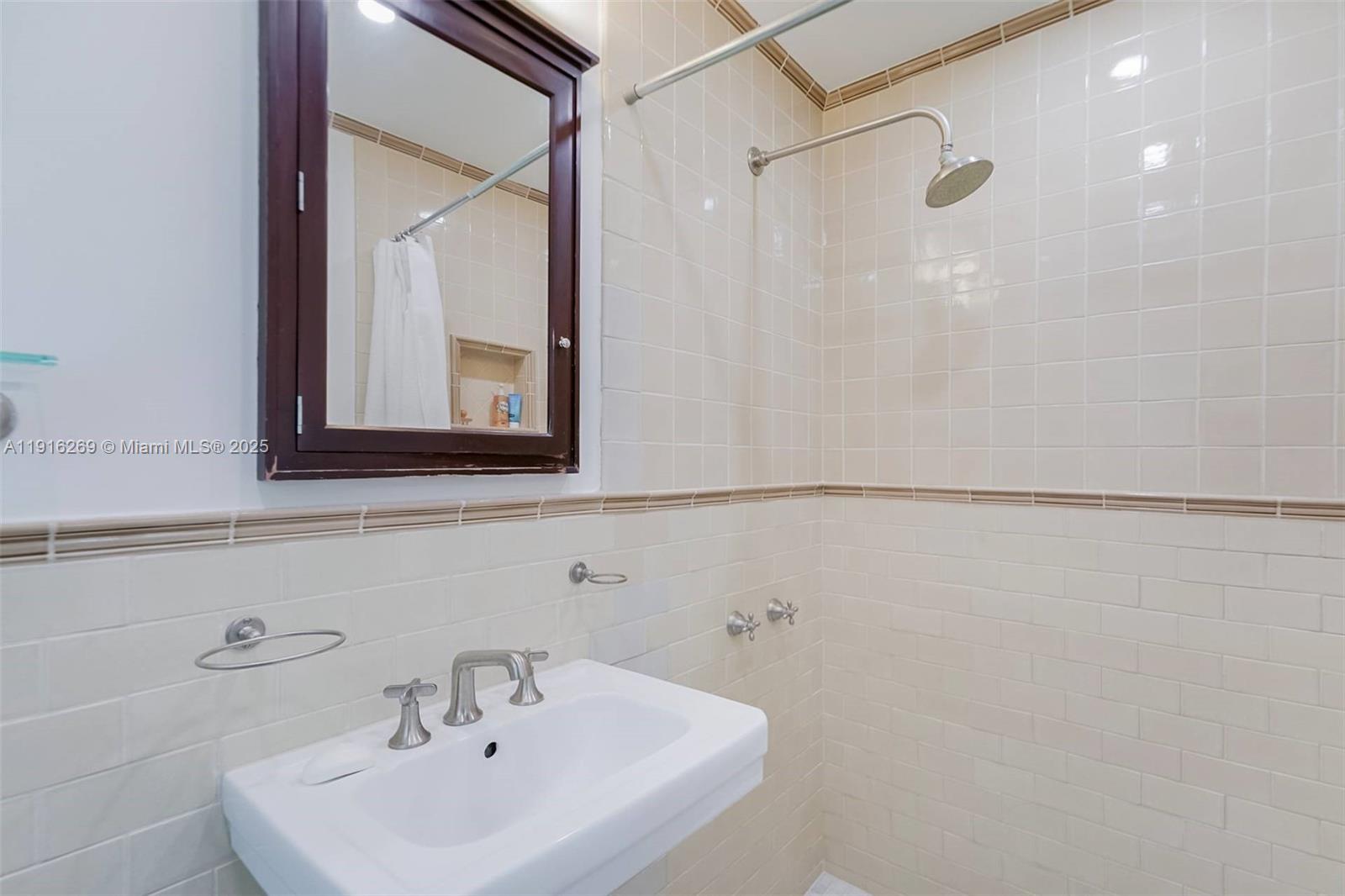   /   sq. ft. $ 2025-11-18 0 Photo