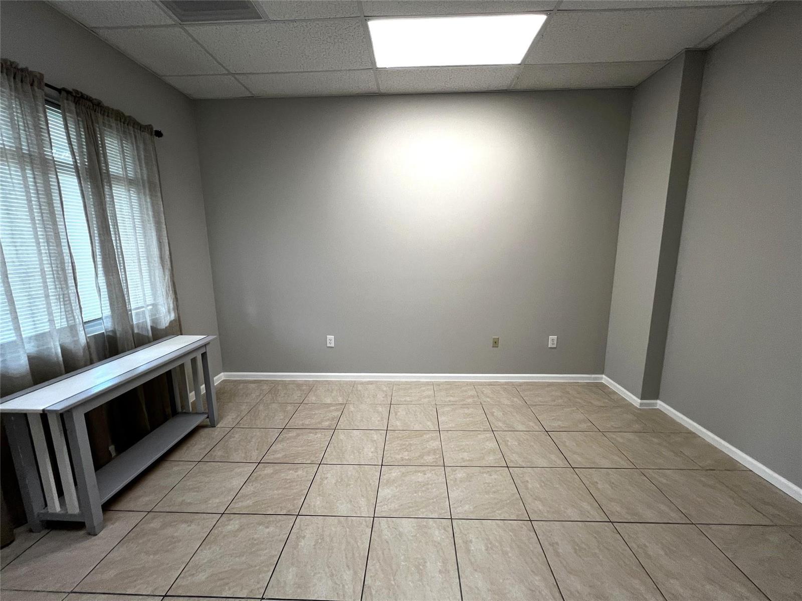 Ver detalles Suite 426 / 0 sq. ft. $ 2026-06-15 0 foto