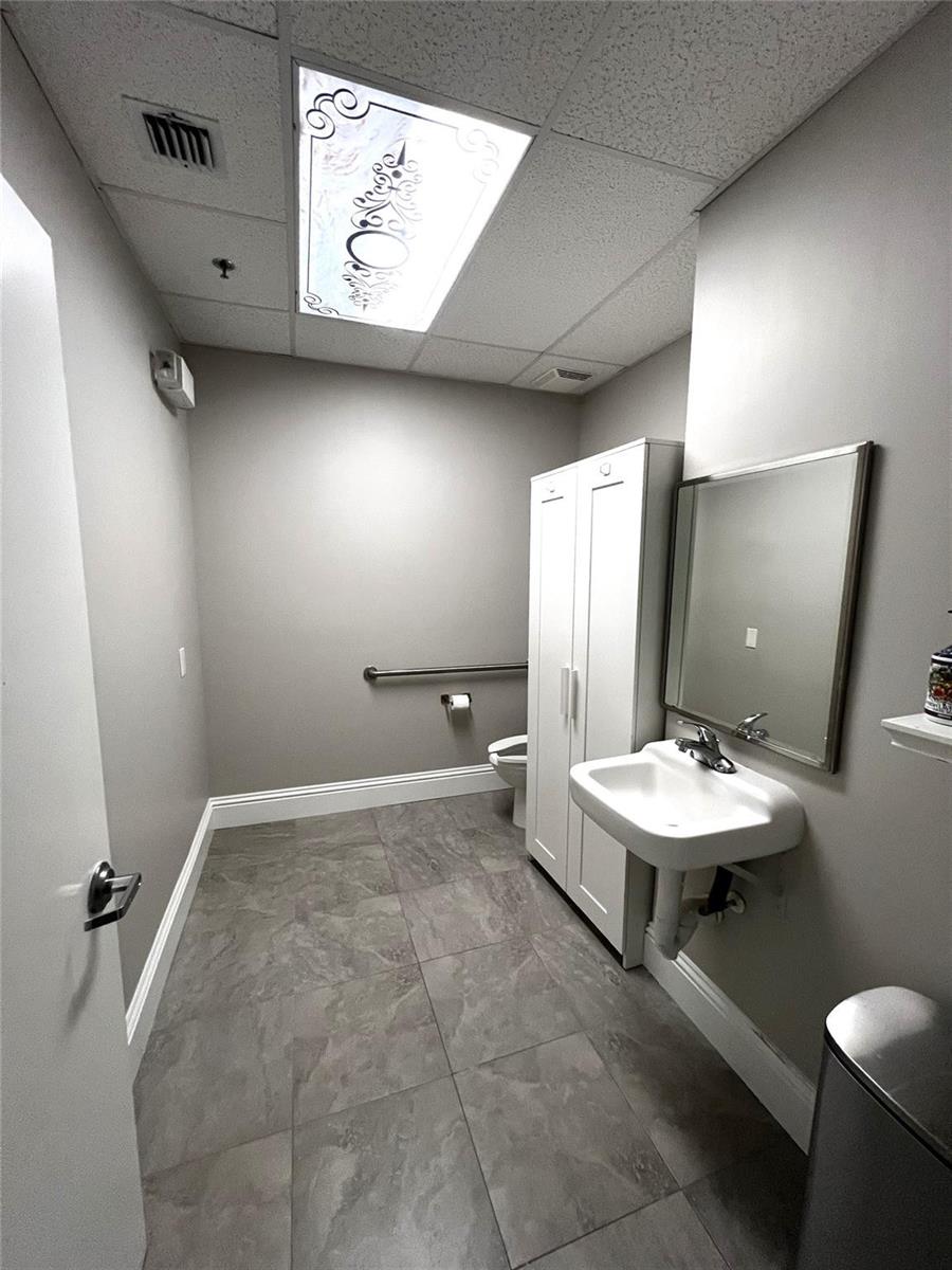 Ver detalles Suite 426 / 0 sq. ft. $ 2026-06-15 0 foto