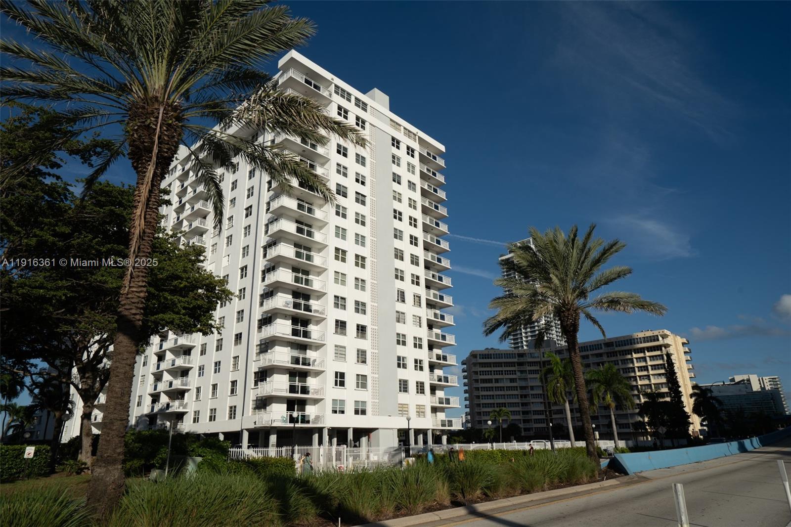 Photo of 1849 Ocean Dr  #1509, Hallandale Beach, Florida, 33009 - 