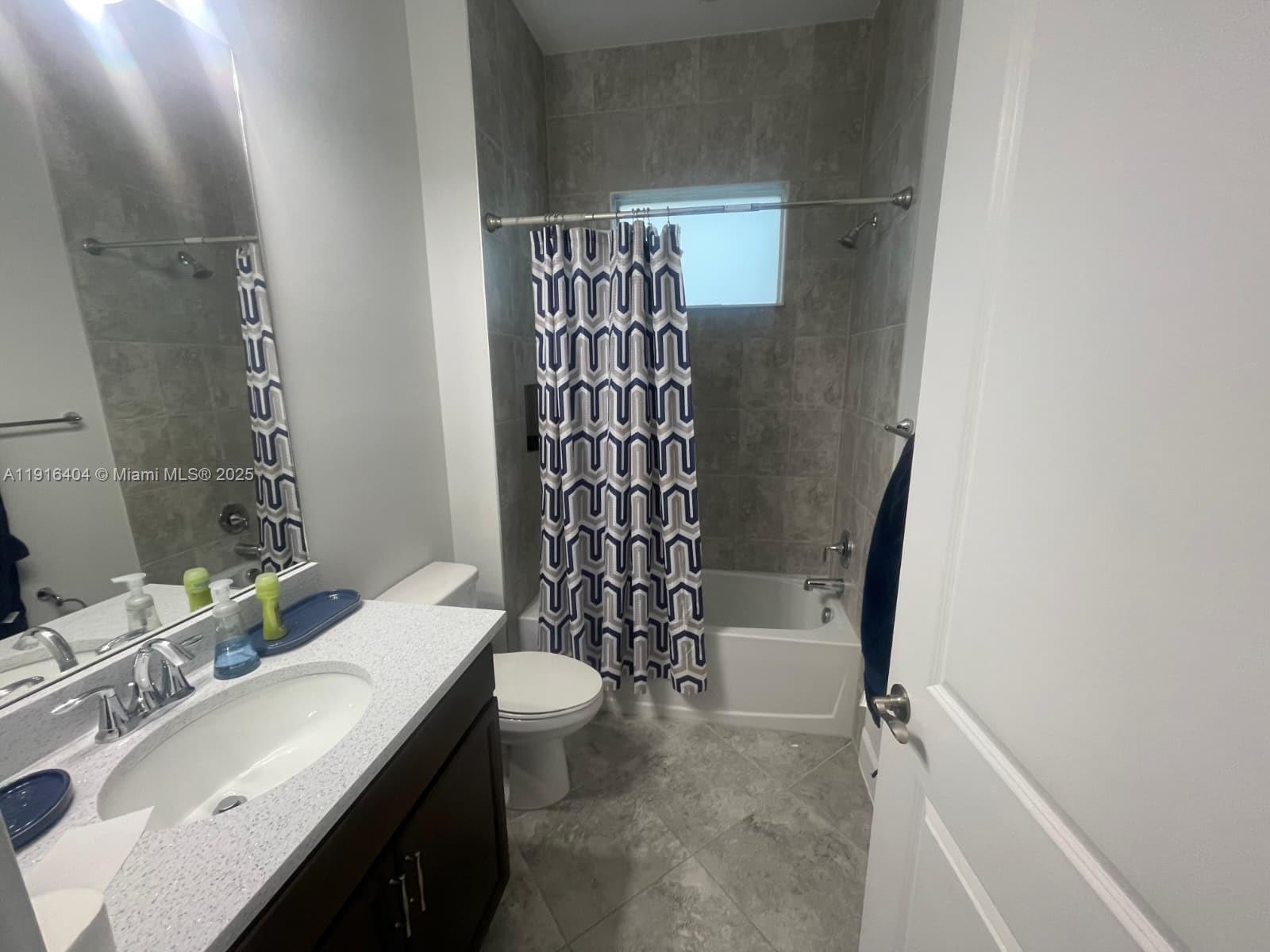 Подробнее 13554 3 / 2 1671 кв.футов $ 2025-11-18 0 Фото