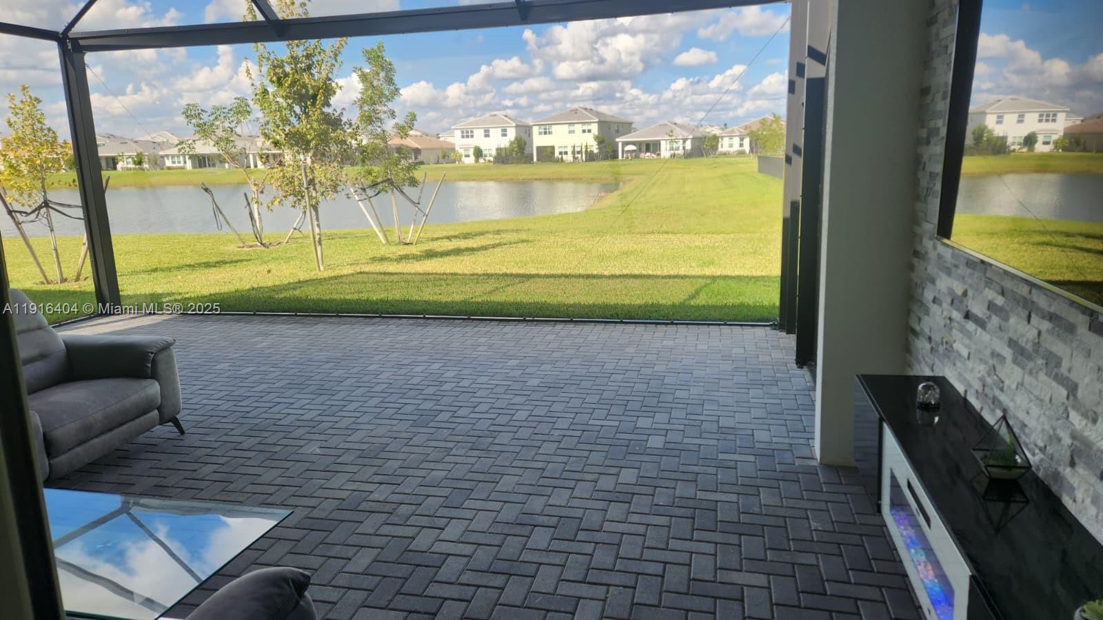 Подробнее 13554 3 / 2 1671 кв.футов $ 2025-11-18 0 Фото