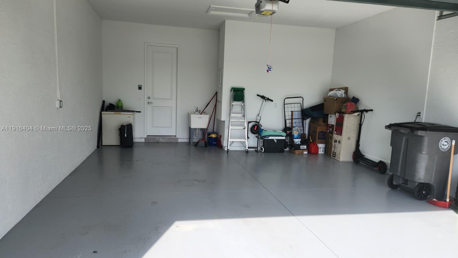 Подробнее 13554 3 / 2 1671 кв.футов $ 2025-11-18 0 Фото