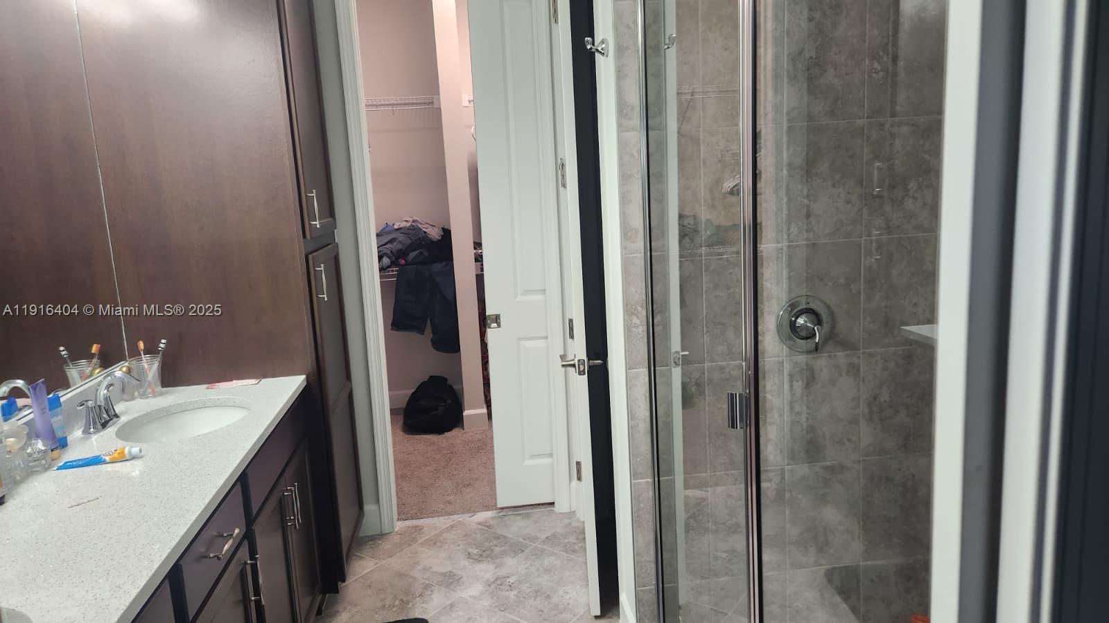 Подробнее 13554 3 / 2 1671 кв.футов $ 2025-11-18 0 Фото