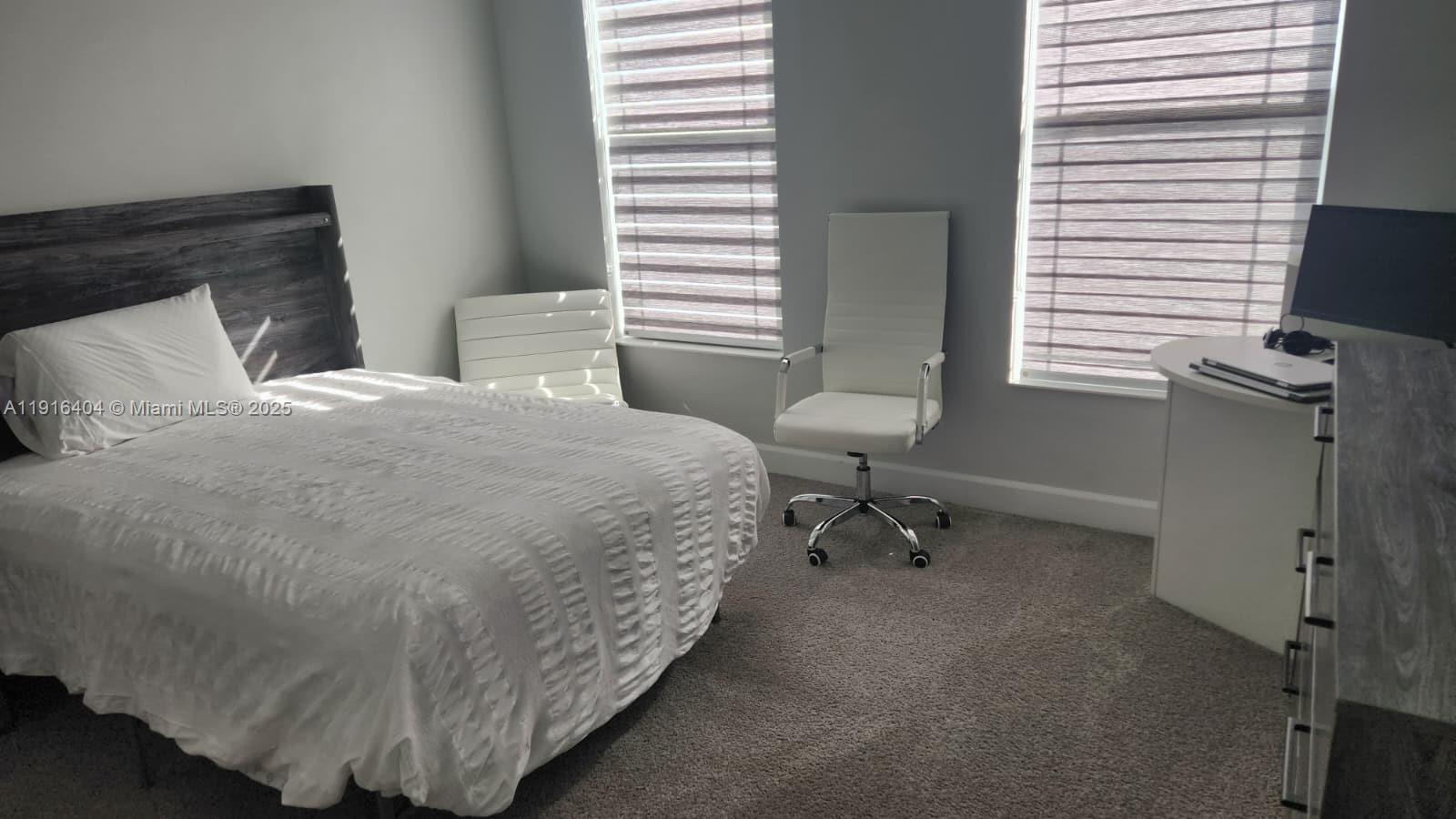 Подробнее 13554 3 / 2 1671 кв.футов $ 2025-11-18 0 Фото