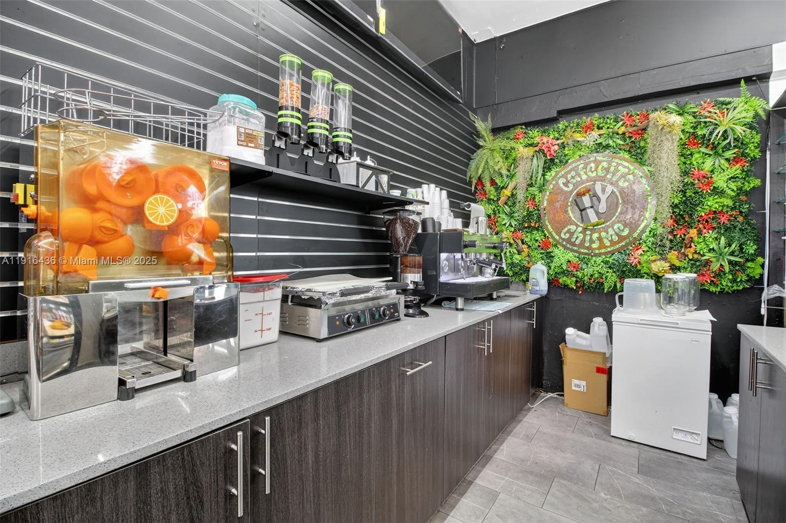   /   кв.футов $ 2026-02-16 0 Фото