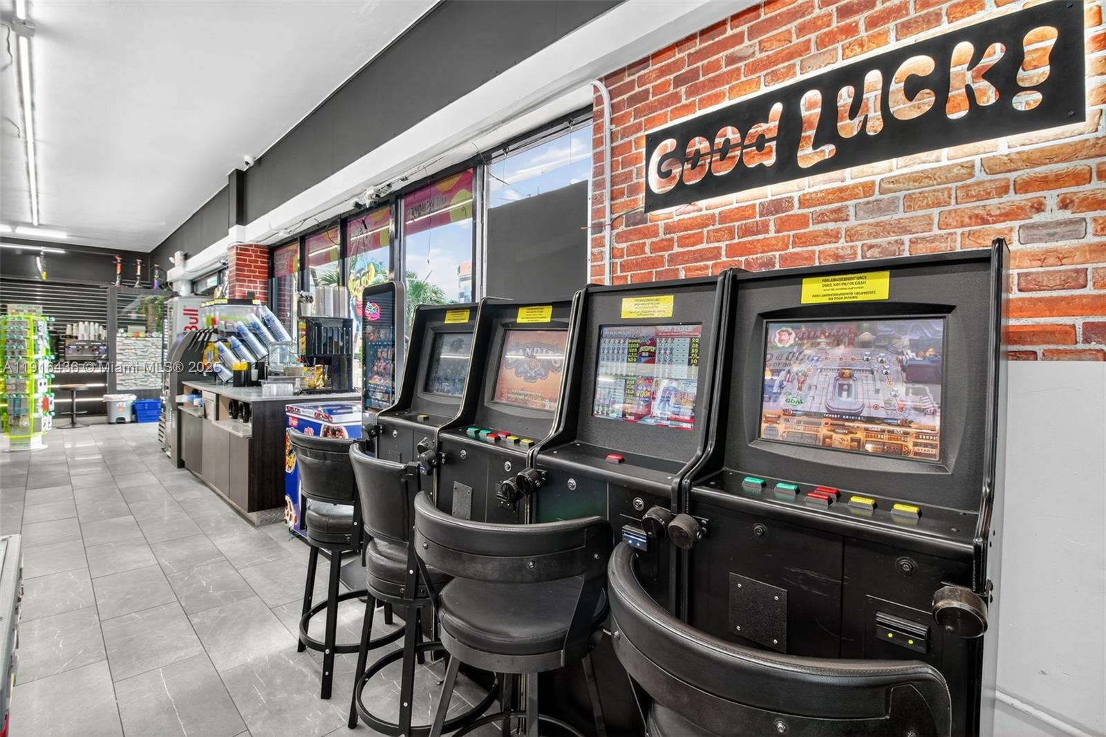   /   кв.футов $ 2026-02-16 0 Фото