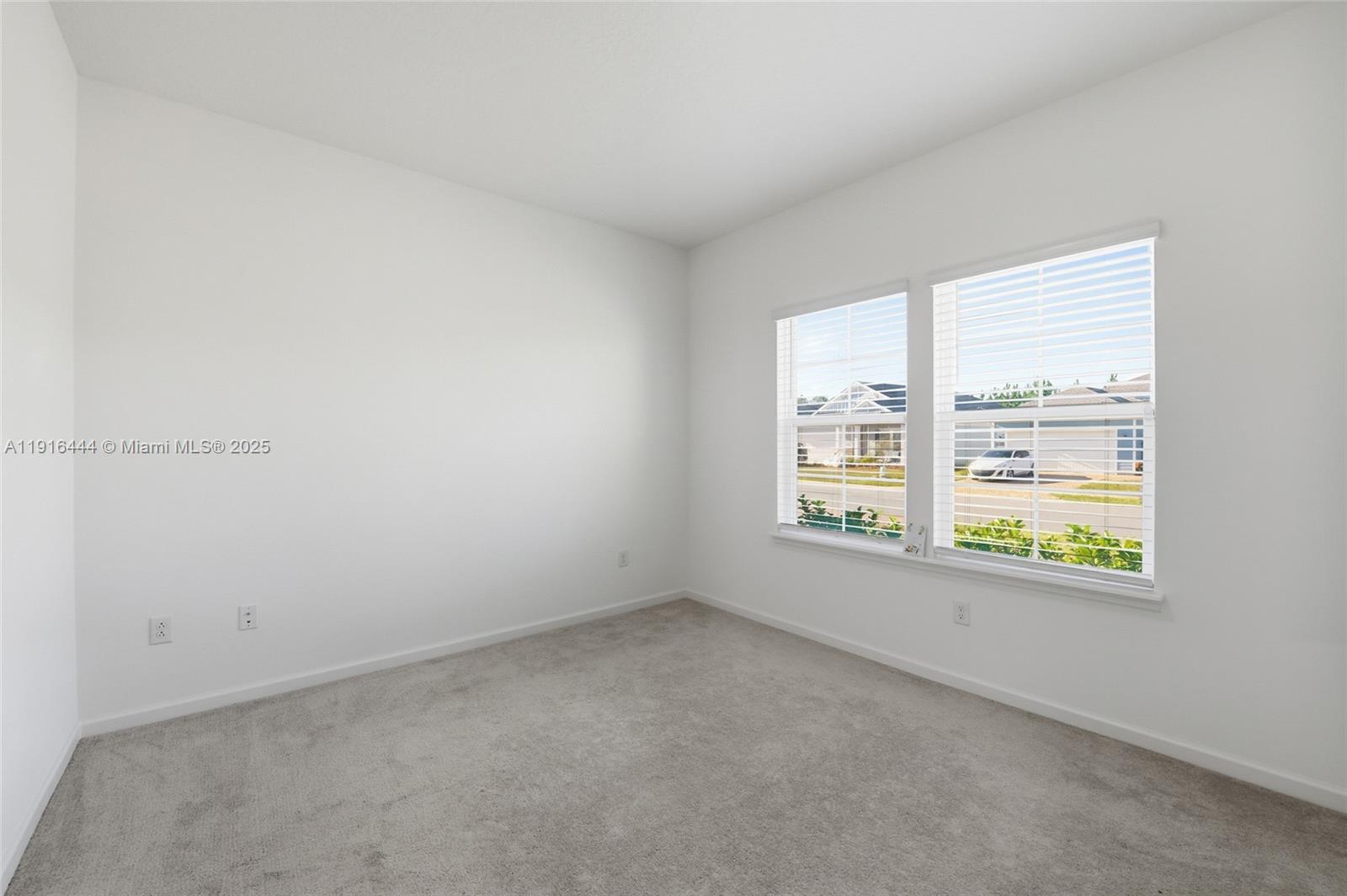 9852 4 / 3  sq. ft. $ 2026-05-28 0 foto