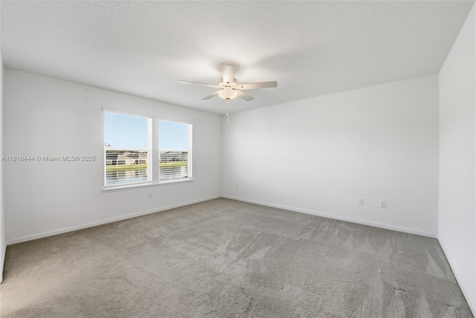 9852 4 / 3  sq. ft. $ 2026-05-28 0 foto