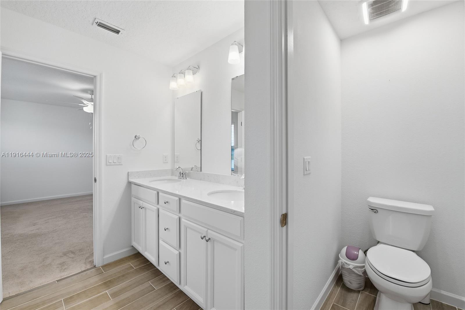 9852 4 / 3  sq. ft. $ 2026-05-28 0 foto