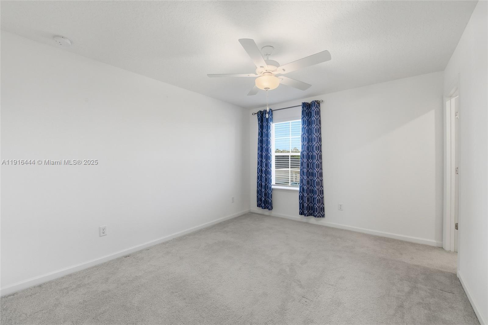 9852 4 / 3  sq. ft. $ 2026-05-28 0 foto