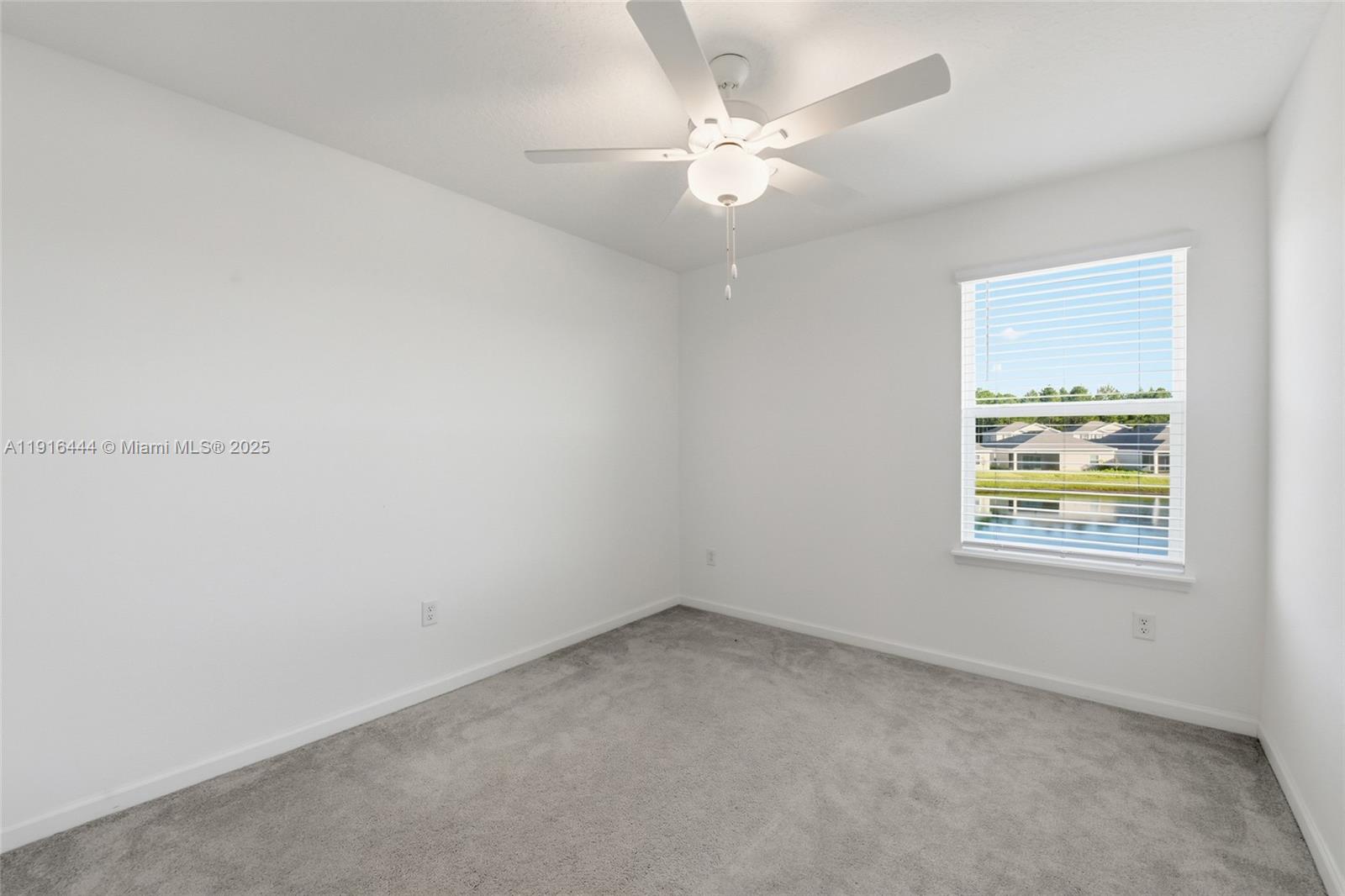9852 4 / 3  sq. ft. $ 2026-05-28 0 foto