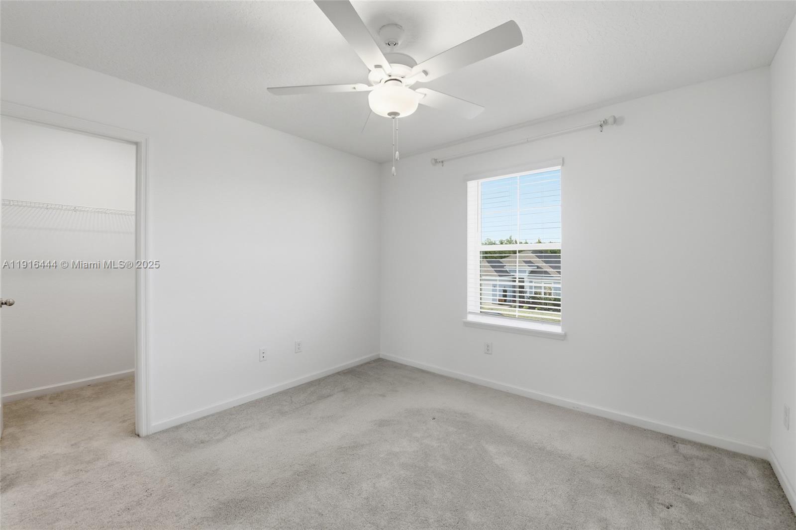 9852 4 / 3  sq. ft. $ 2026-05-28 0 foto