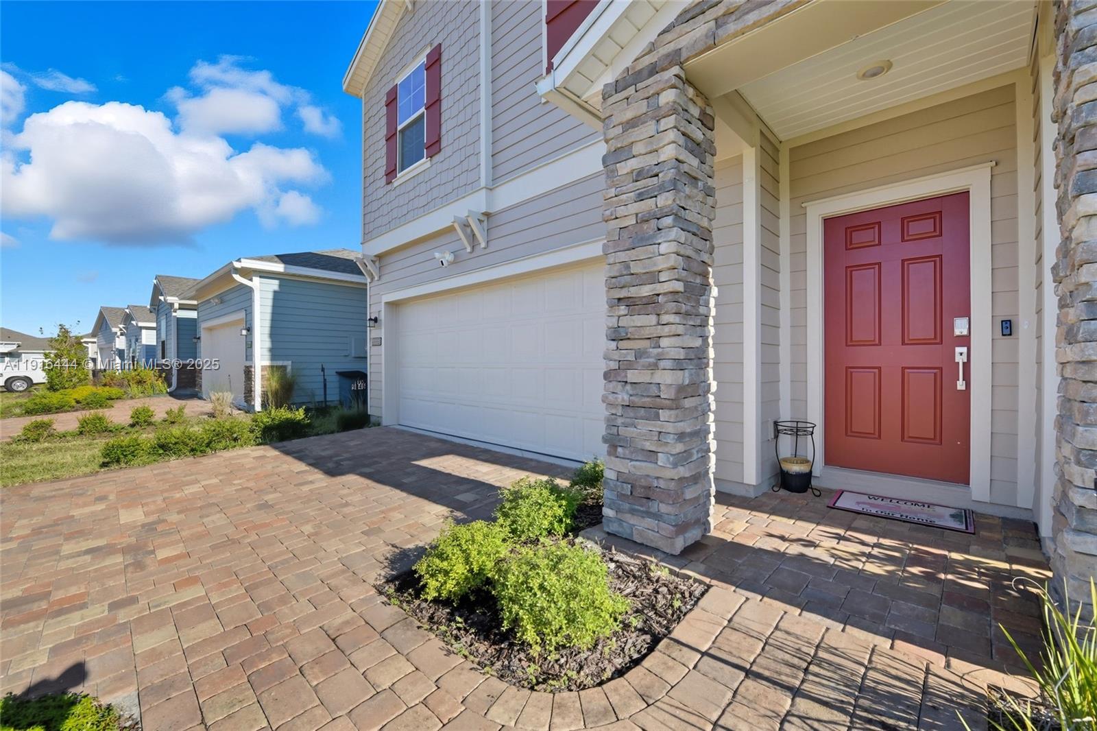 9852 4 / 3  sq. ft. $ 2026-05-28 0 foto