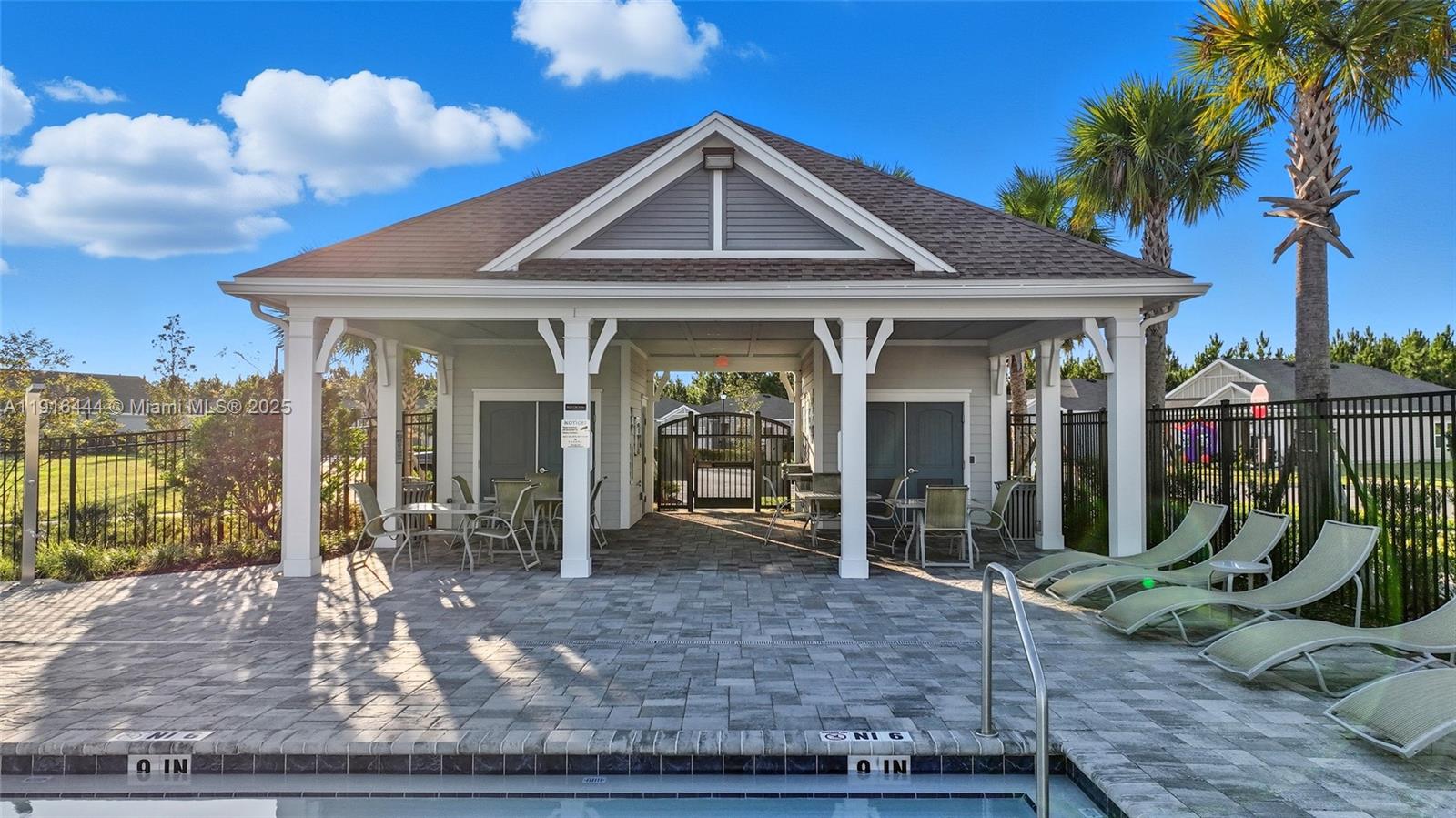9852 4 / 3  sq. ft. $ 2026-05-28 0 foto