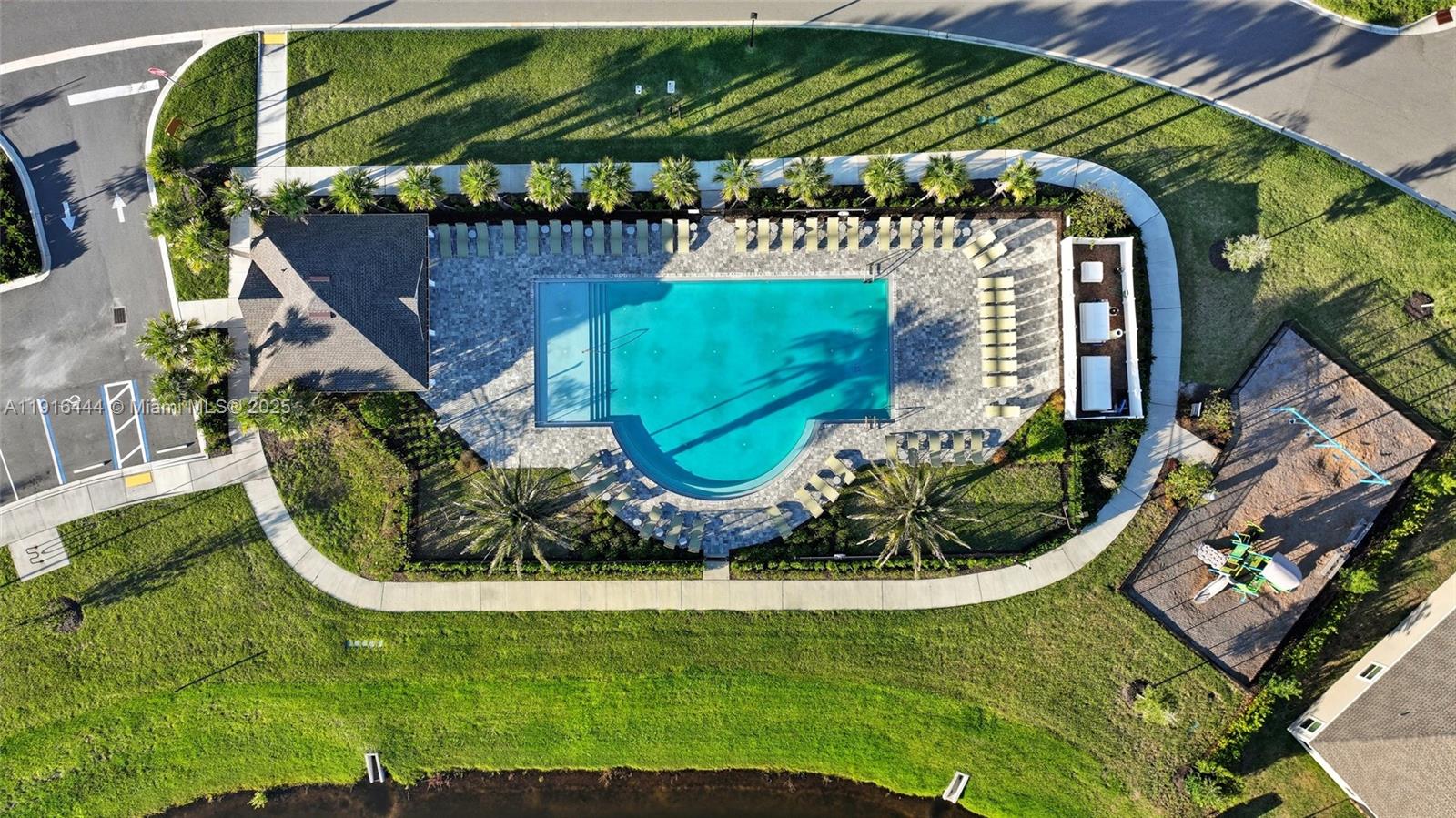 9852 4 / 3  sq. ft. $ 2026-05-28 0 foto