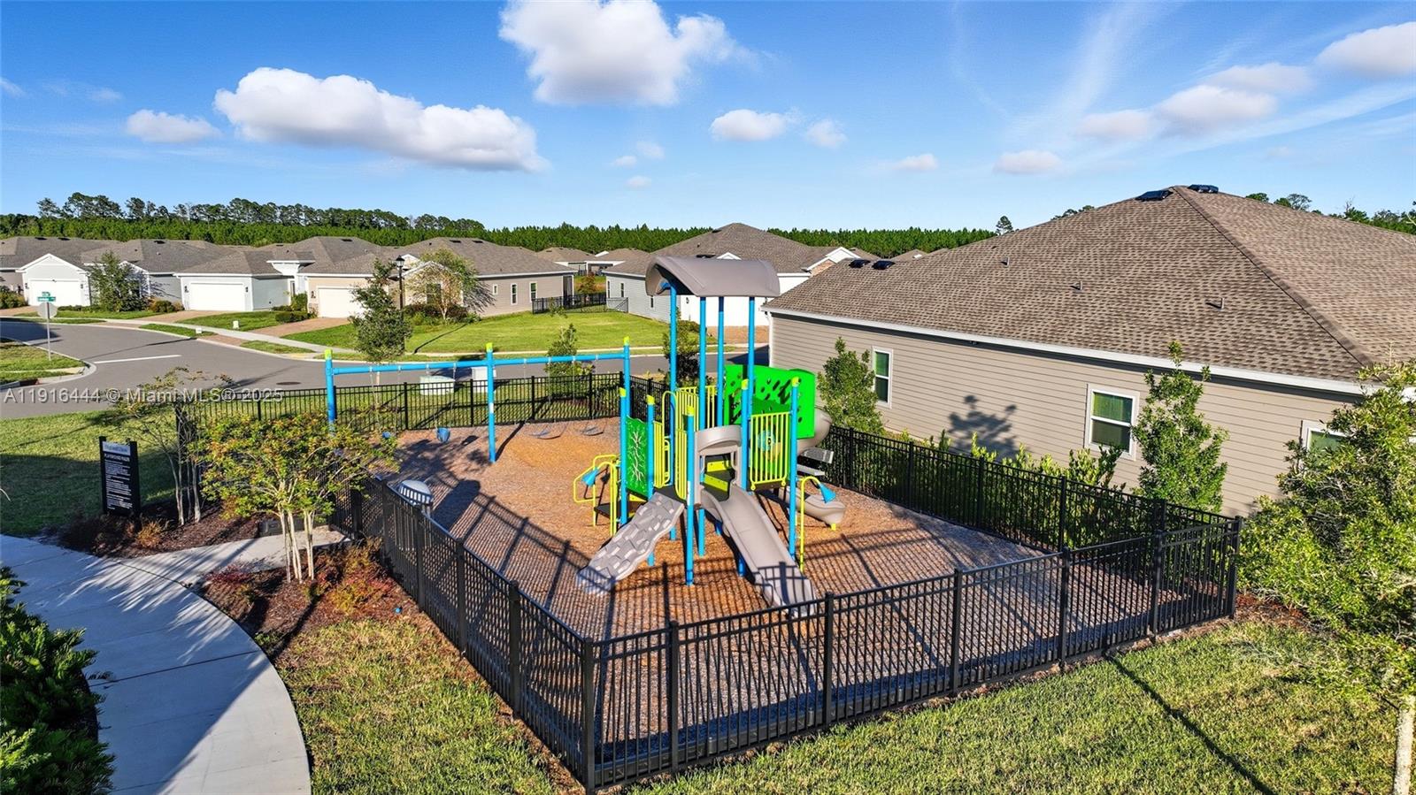 9852 4 / 3  sq. ft. $ 2026-05-28 0 foto