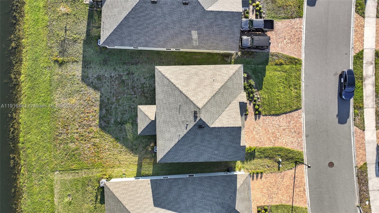 9852 4 / 3  sq. ft. $ 2026-05-28 0 foto